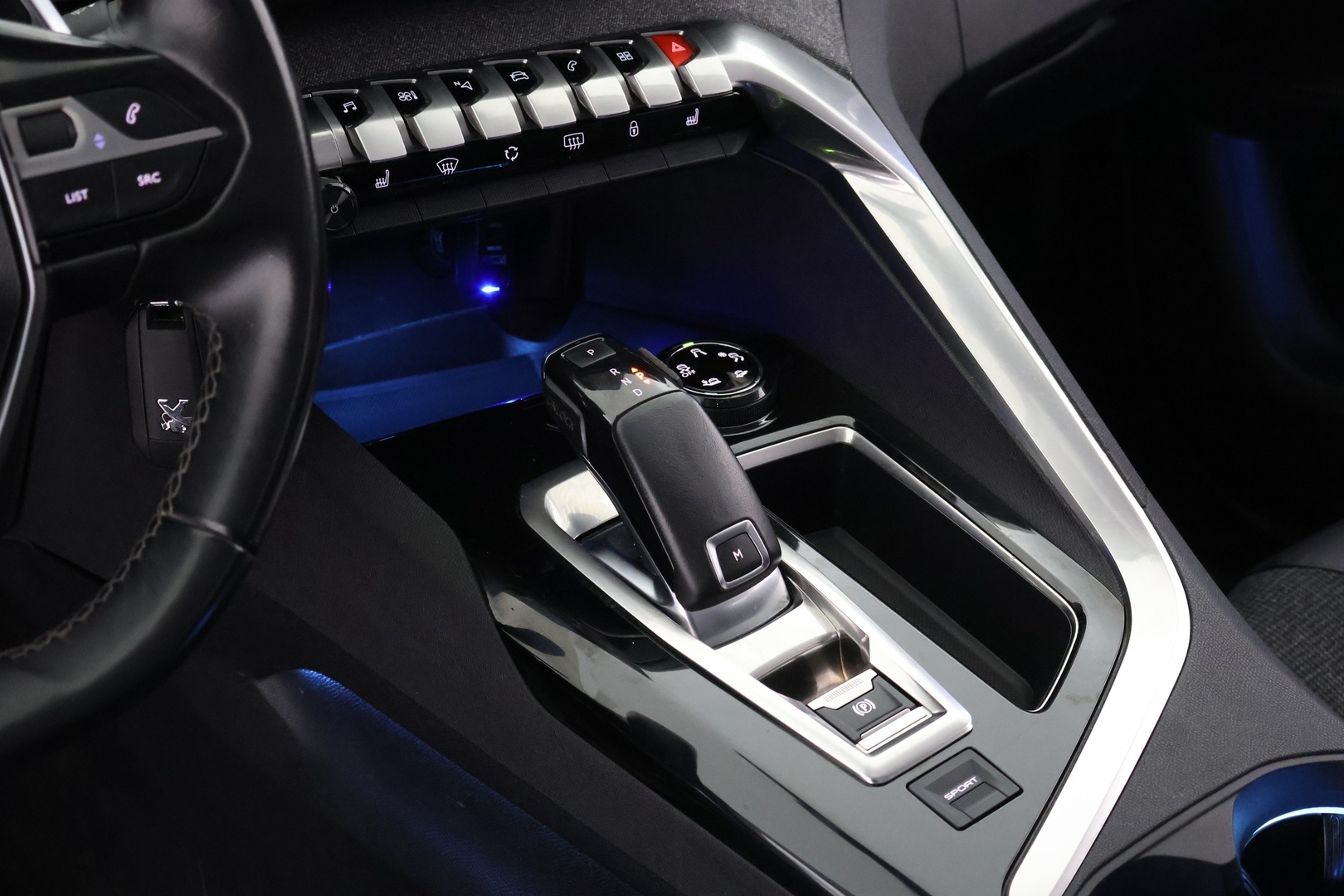 PEUGEOT 5008 2018