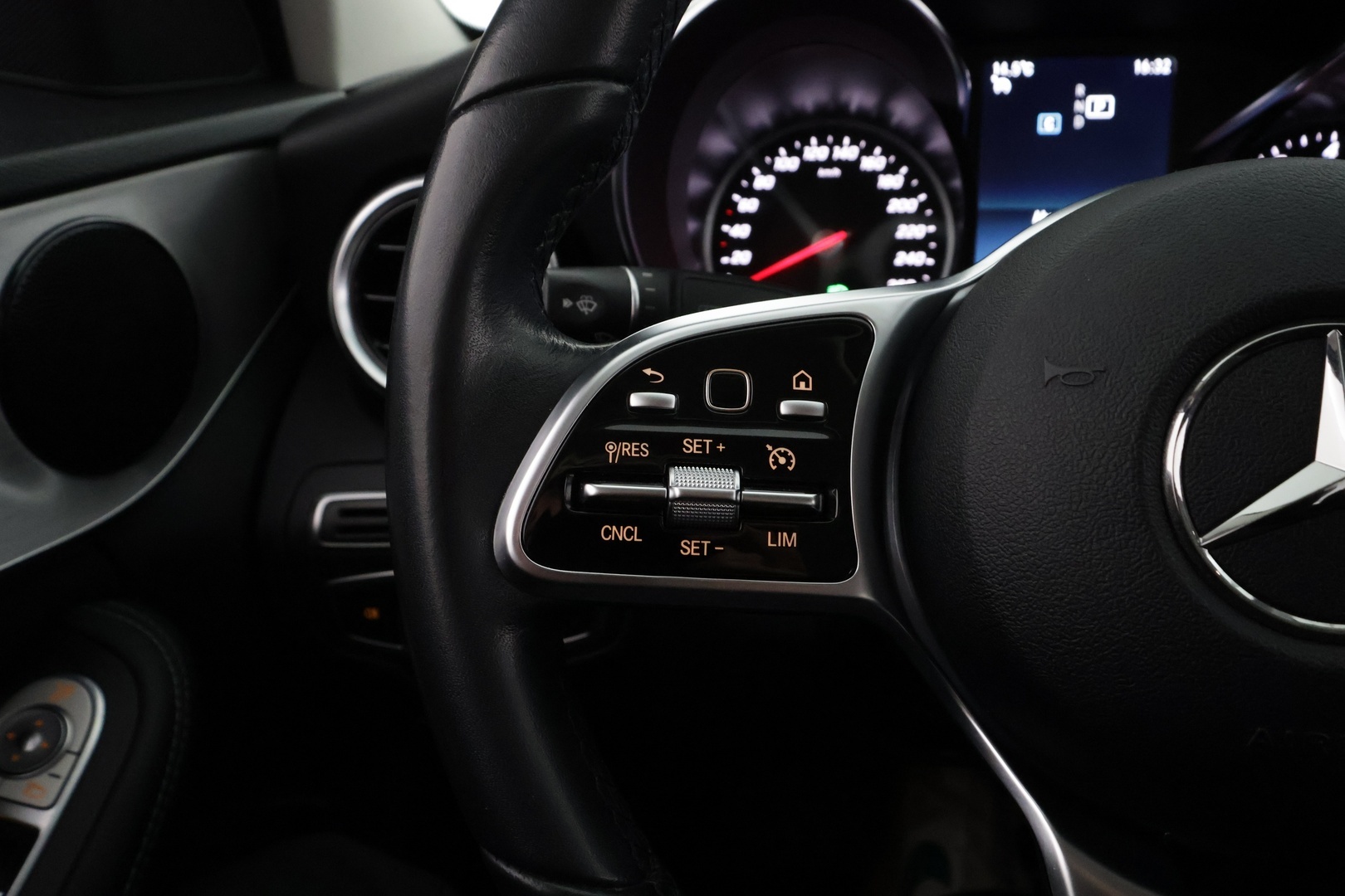 MERCEDES-BENZ C 2020