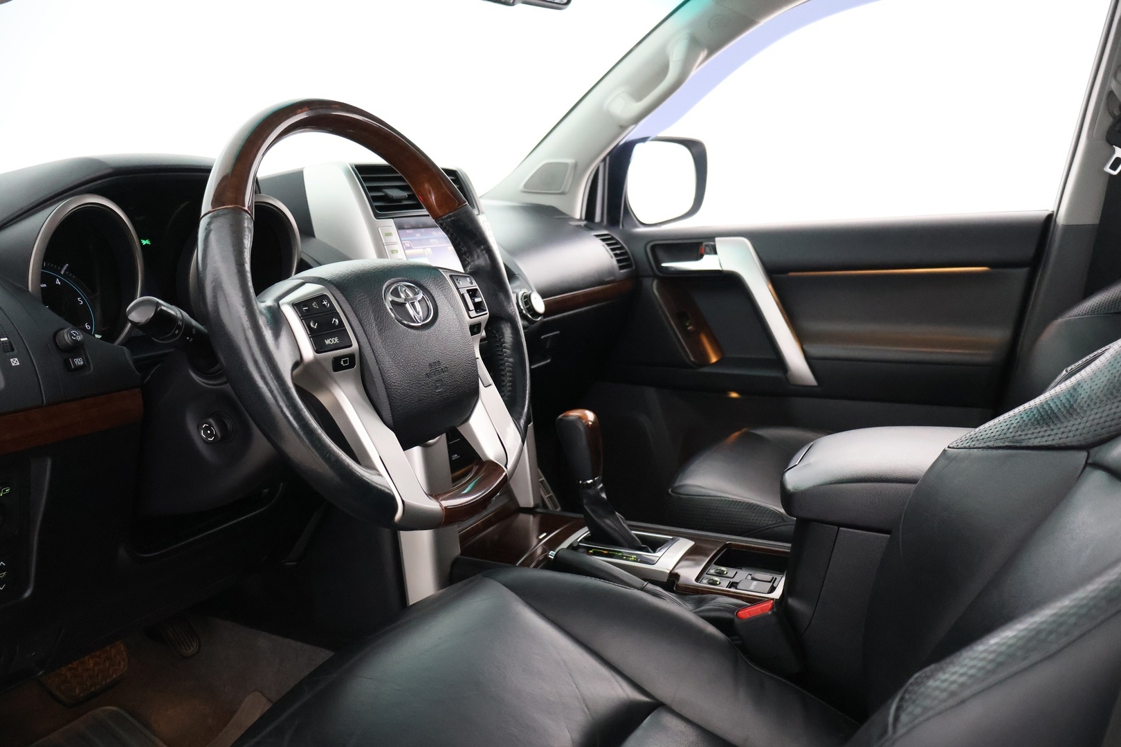TOYOTA Land Cruiser 2011