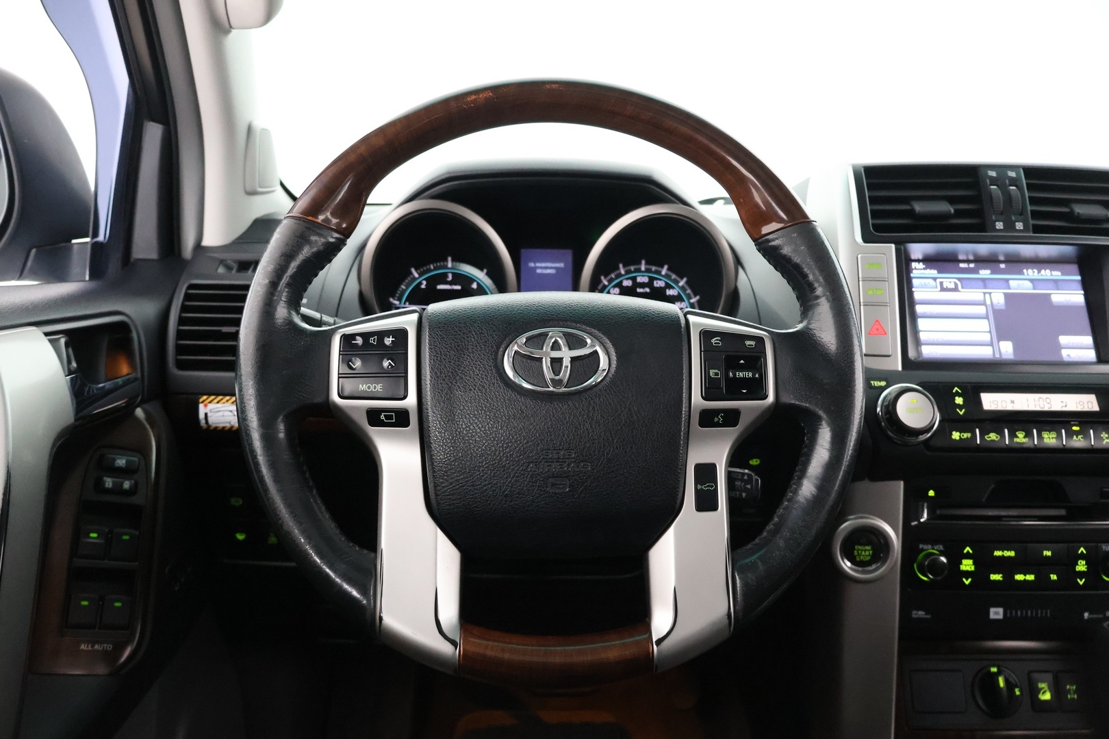 TOYOTA Land Cruiser 2011