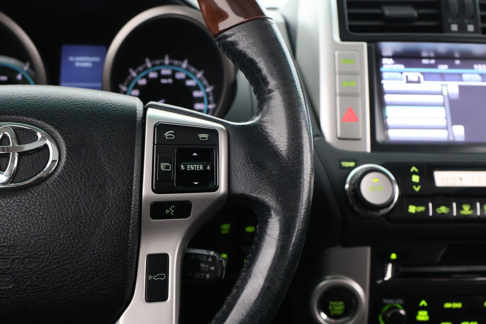 TOYOTA Land Cruiser 2011