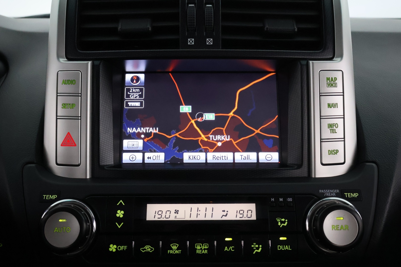TOYOTA Land Cruiser 2011