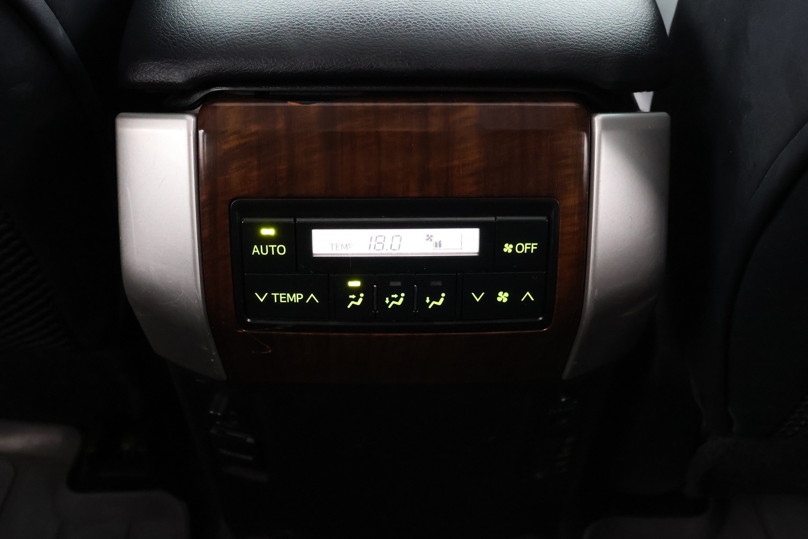 TOYOTA Land Cruiser 2011