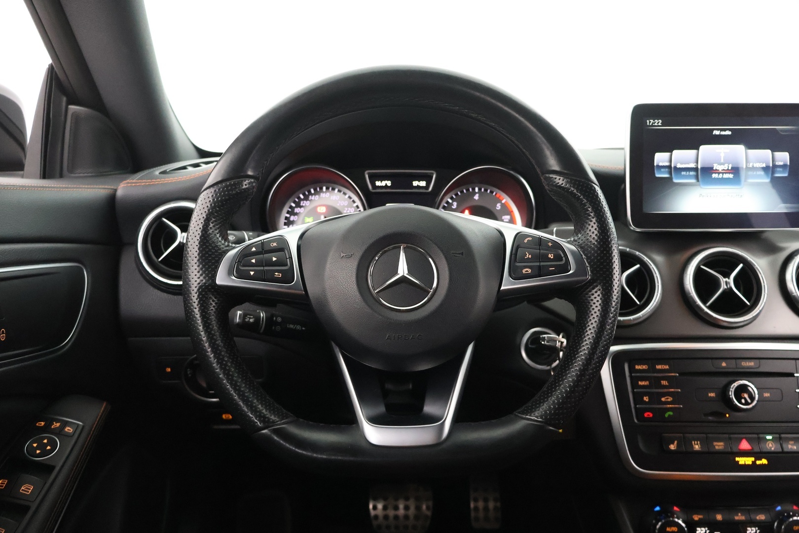 MERCEDES-BENZ CLA 2016