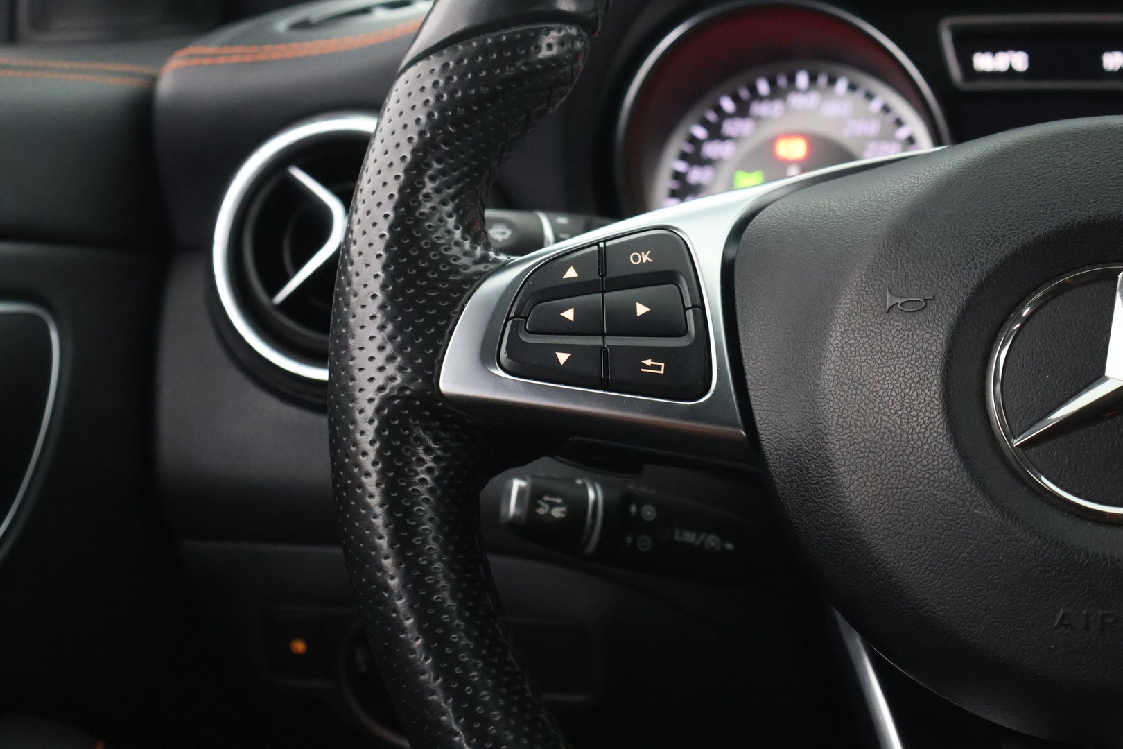 MERCEDES-BENZ CLA 2016