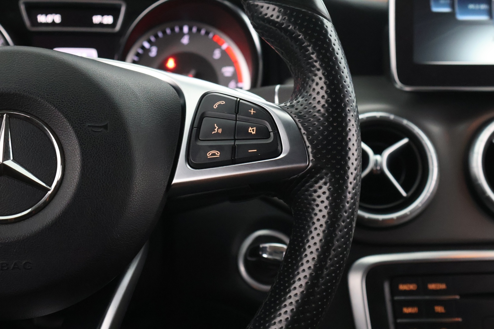MERCEDES-BENZ CLA 2016