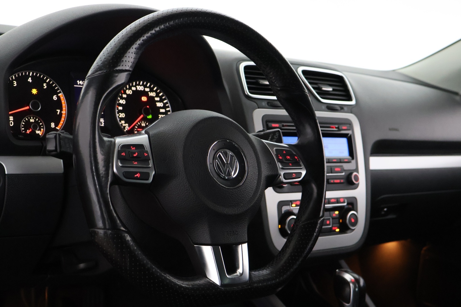 VOLKSWAGEN Scirocco 2011