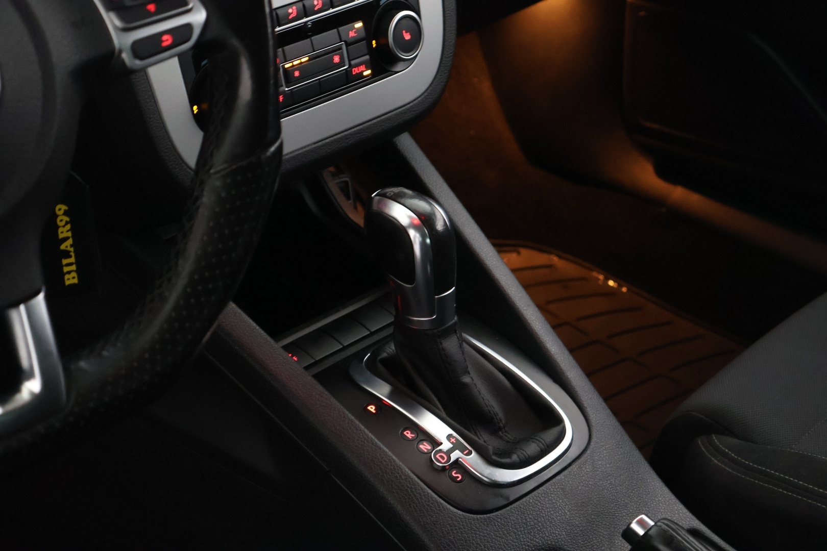 VOLKSWAGEN Scirocco 2011