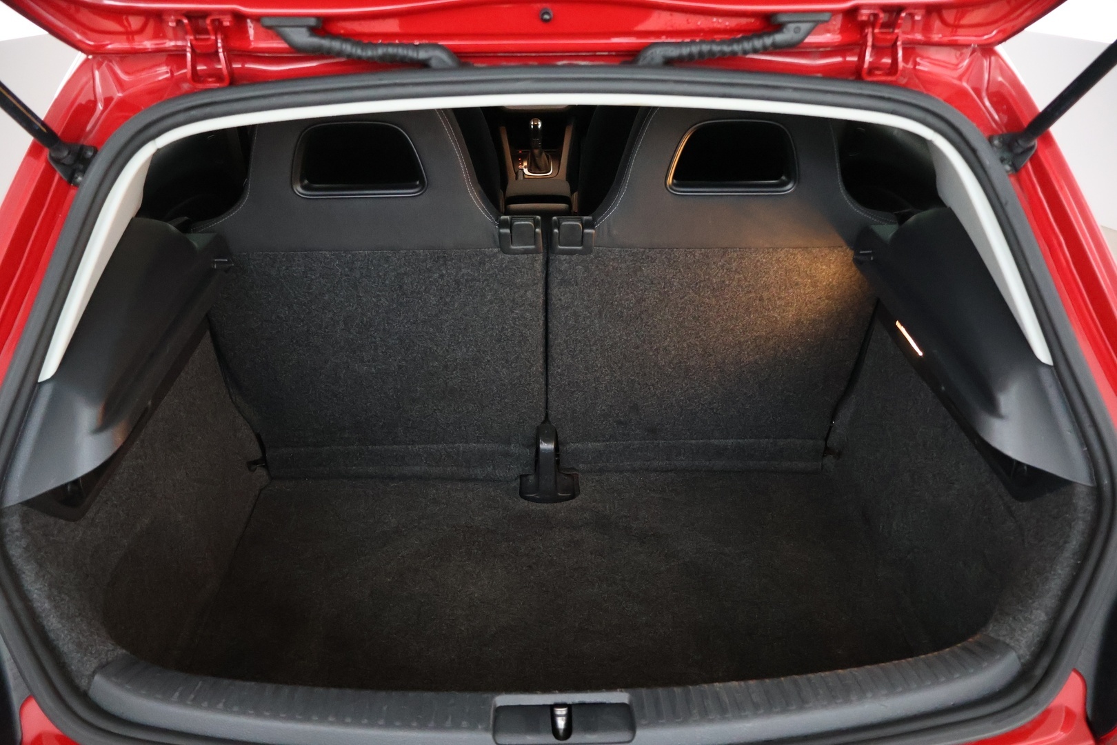 VOLKSWAGEN Scirocco 2011
