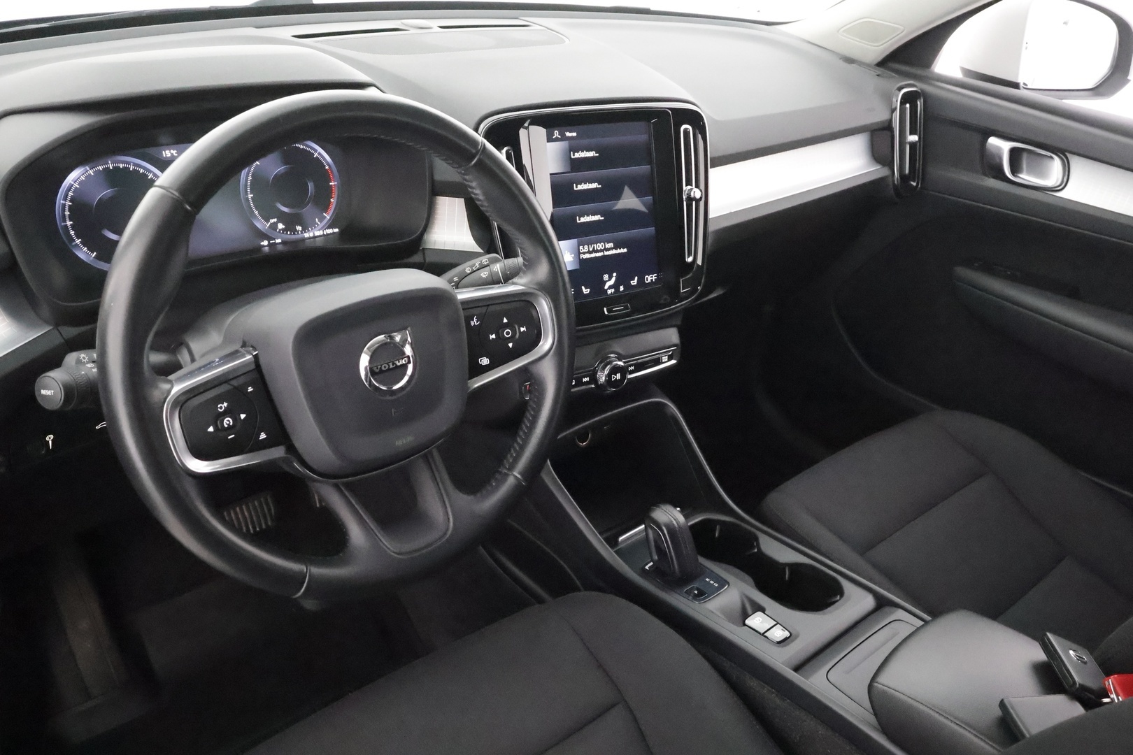 VOLVO XC40 2019