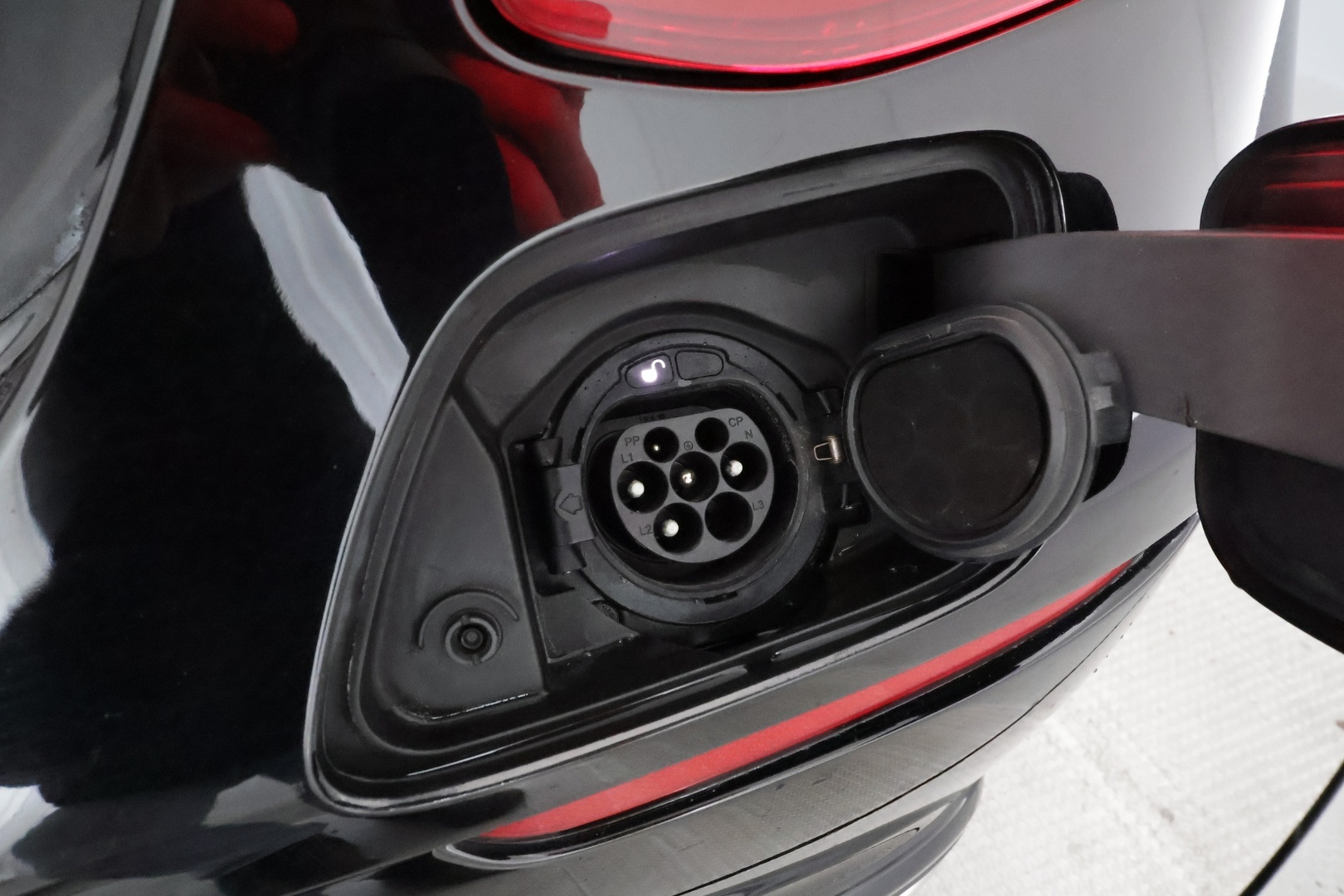 MERCEDES-BENZ E 2019