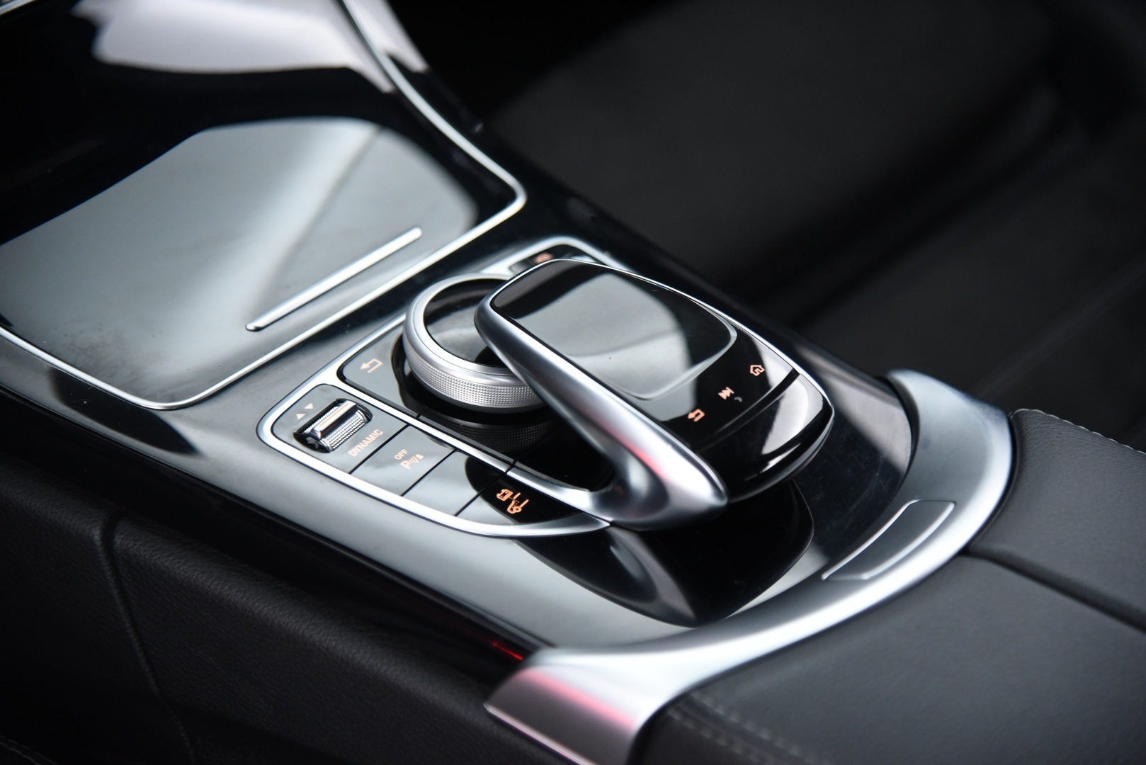 MERCEDES-BENZ C 2021