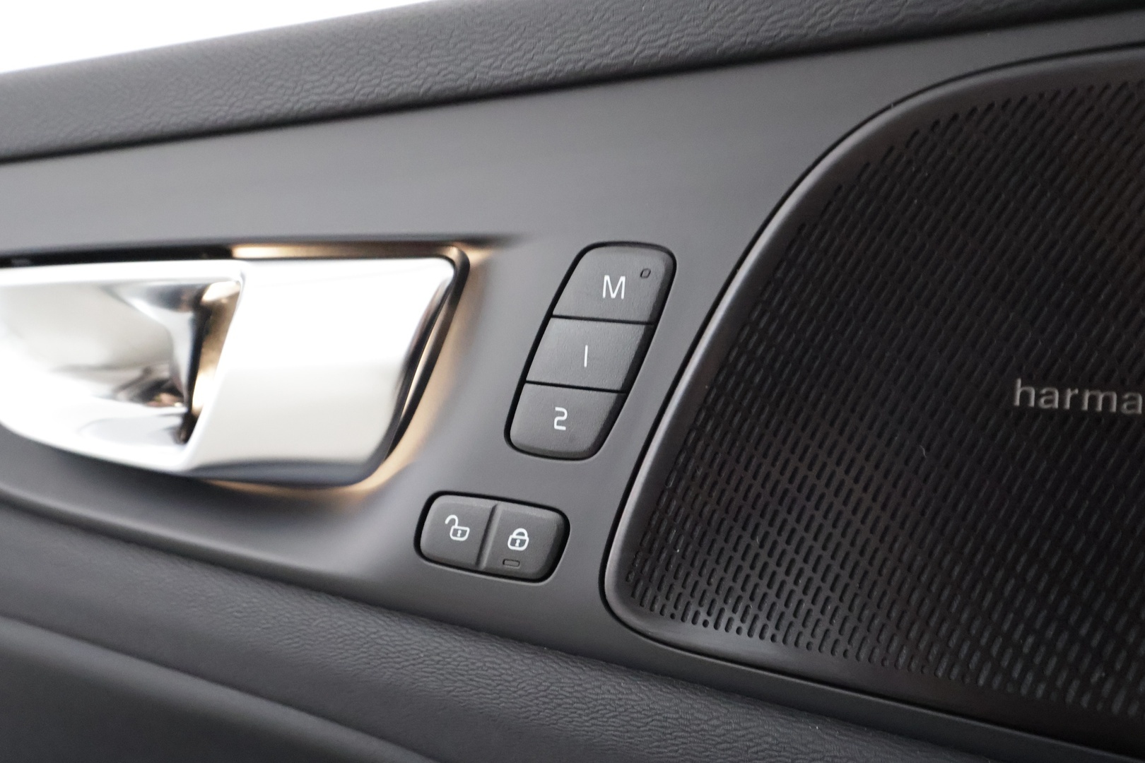 VOLVO S60 2025