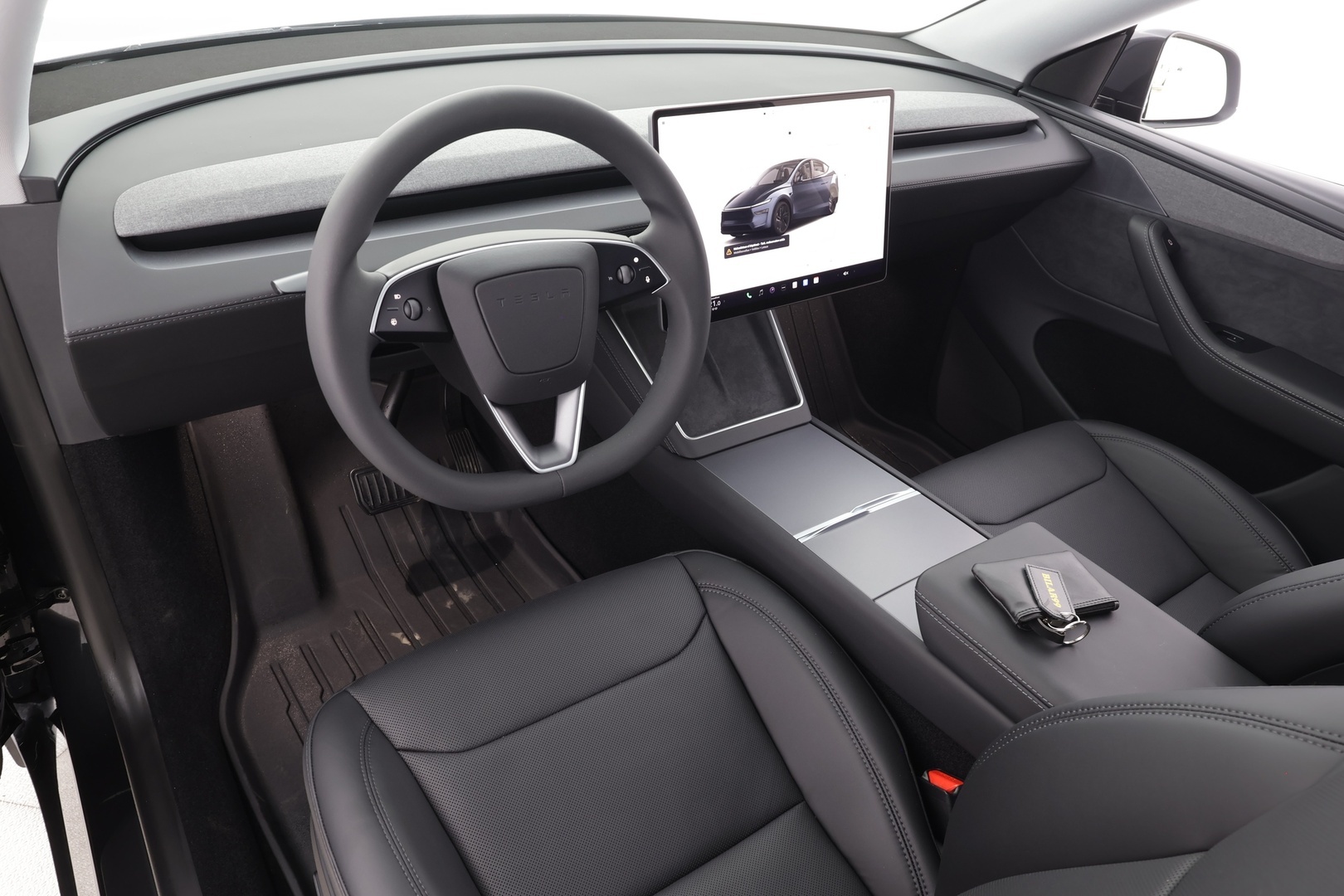 TESLA Model Y 2025