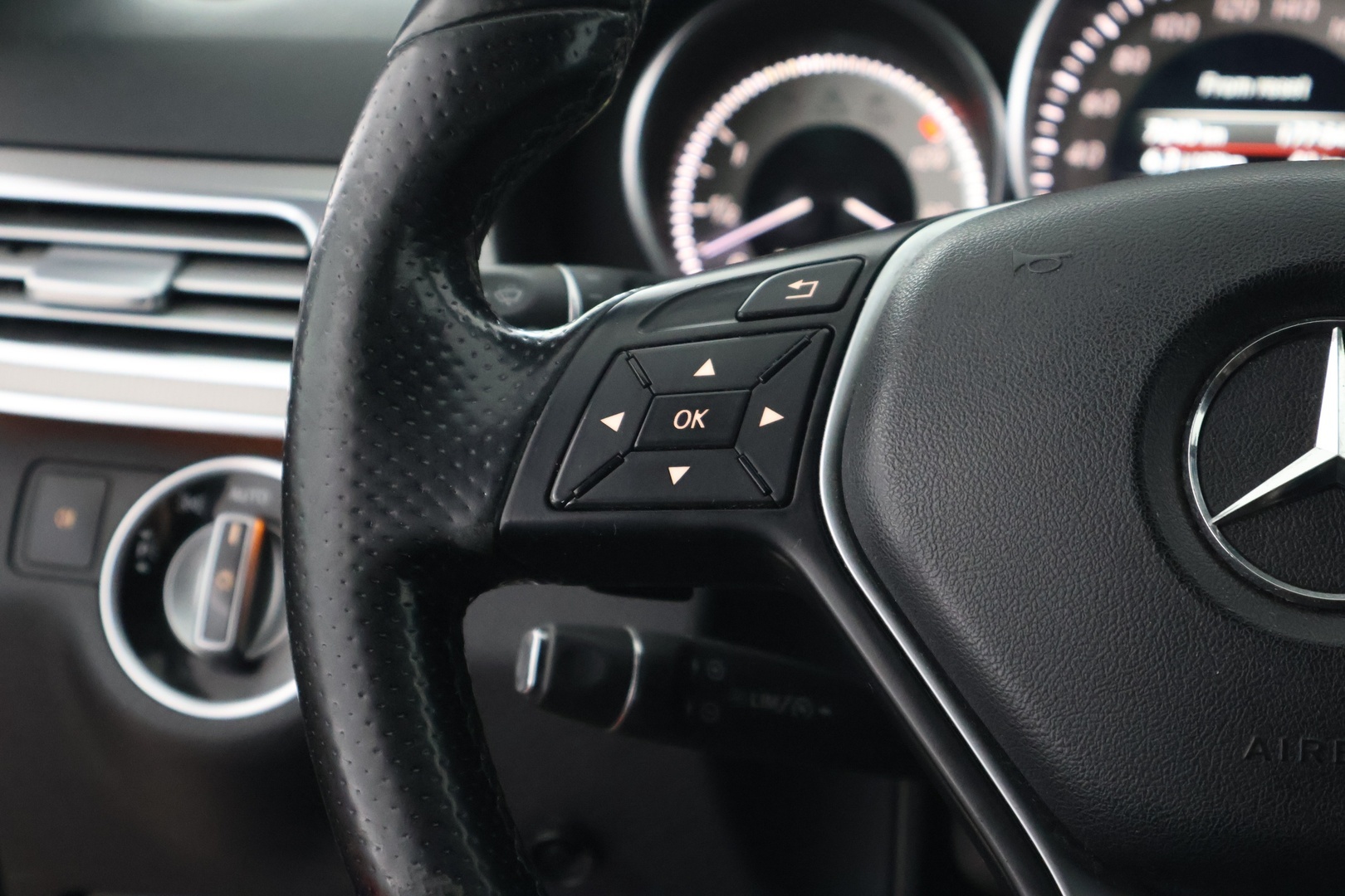 MERCEDES-BENZ E 2013