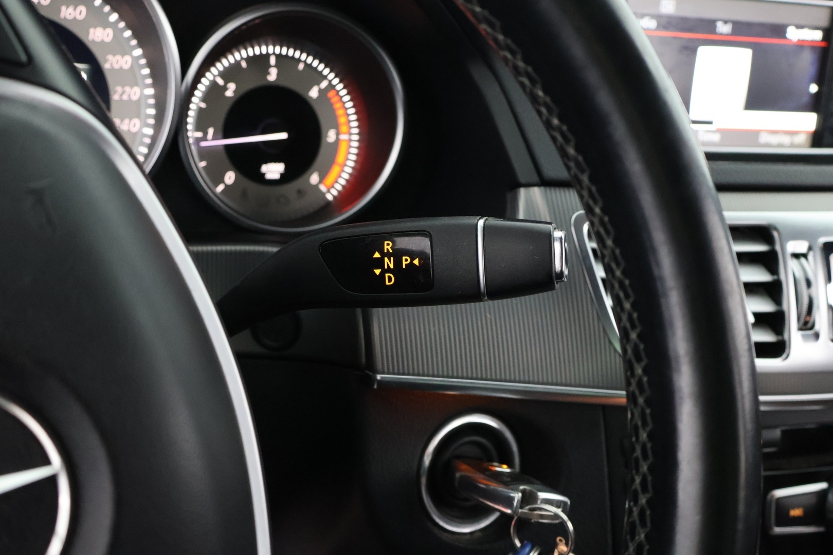 MERCEDES-BENZ E 2013