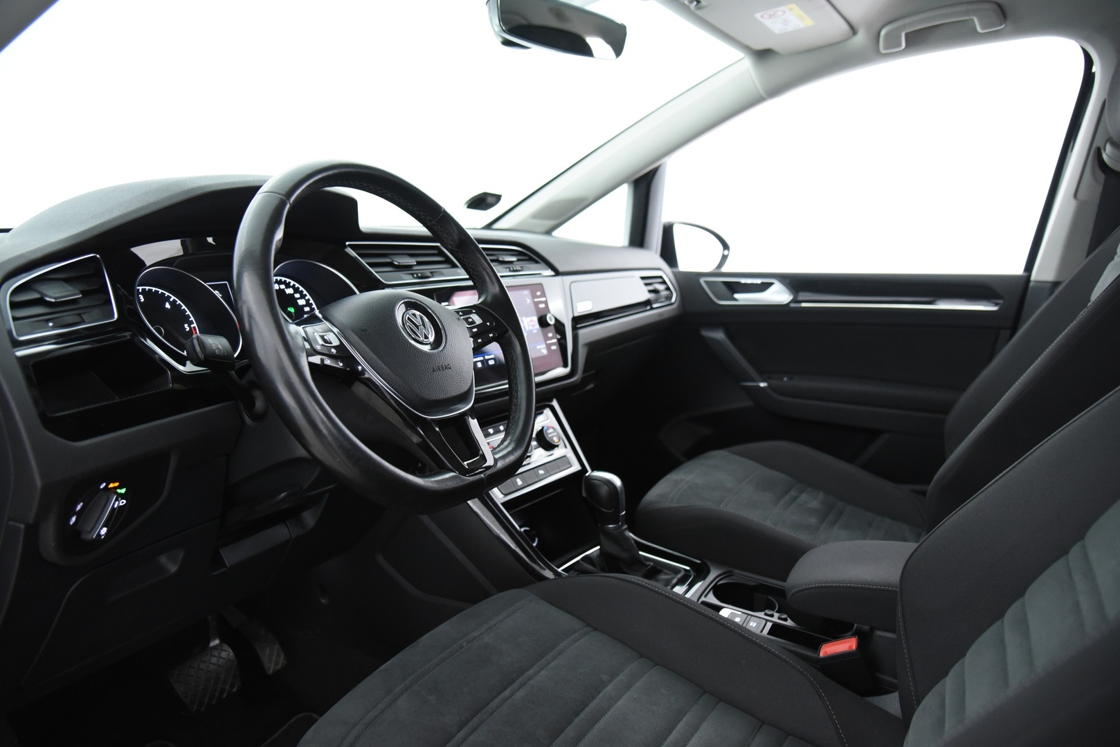 VOLKSWAGEN Touran 2019