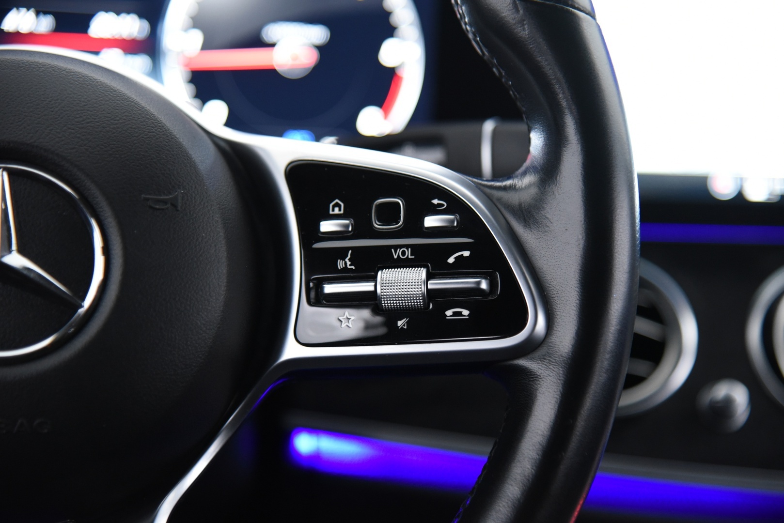 MERCEDES-BENZ E 2019