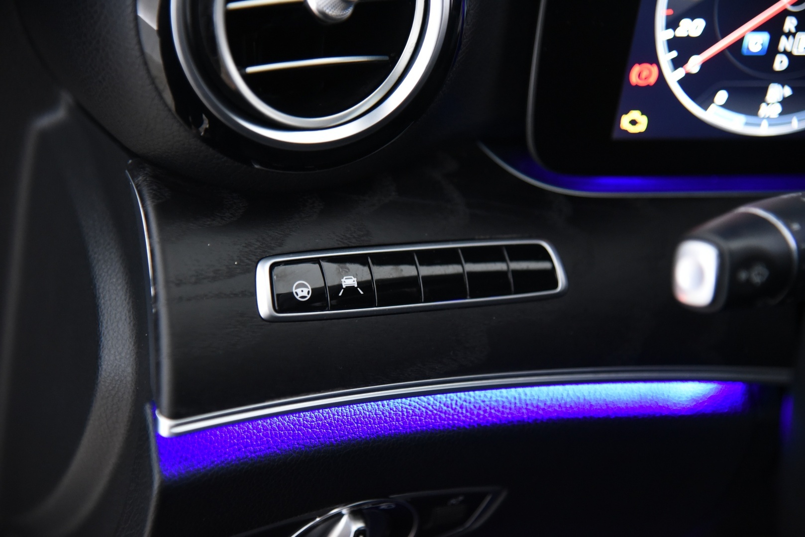 MERCEDES-BENZ E 2019