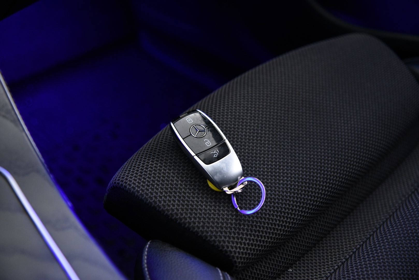 MERCEDES-BENZ E 2019