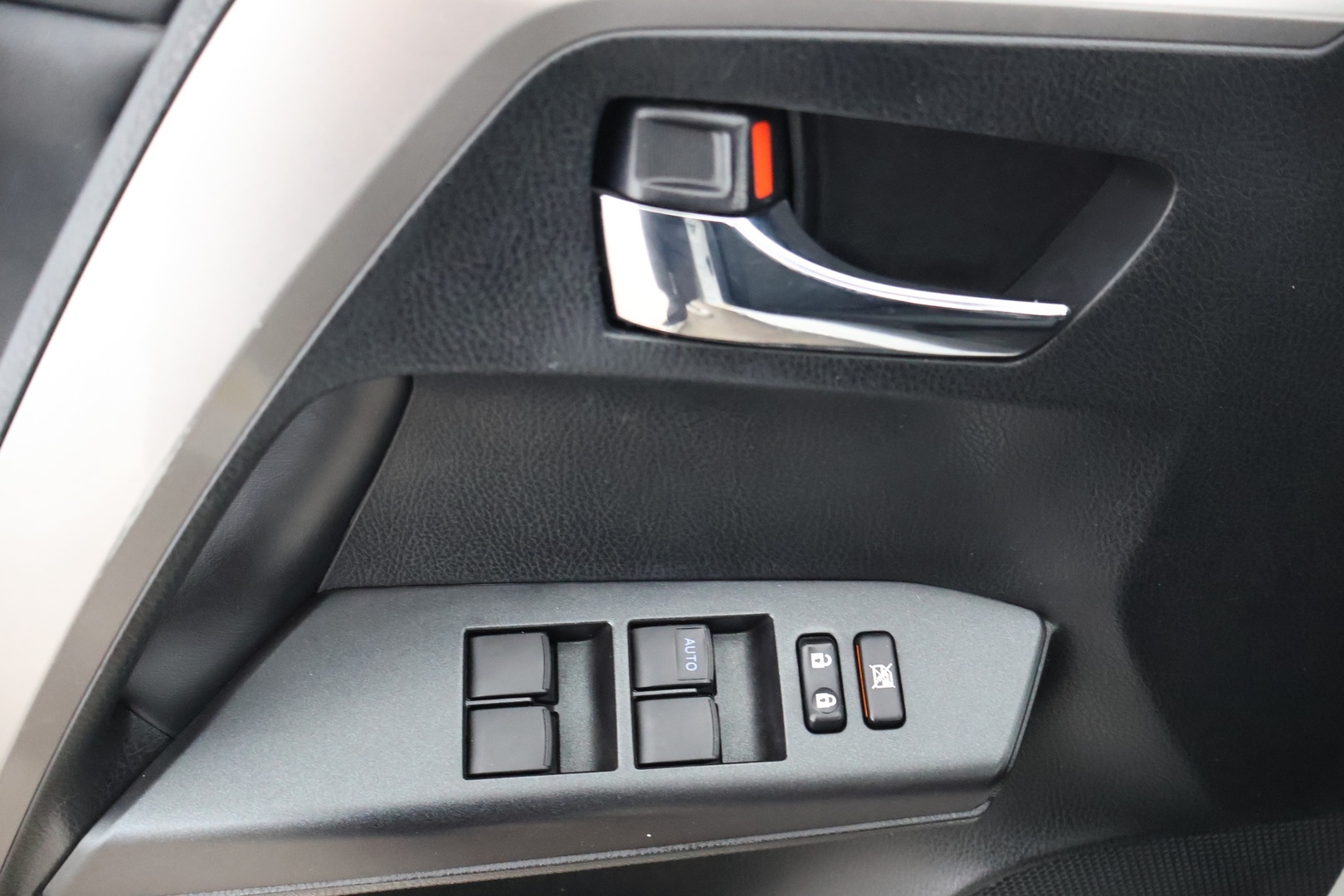 TOYOTA RAV4 2017