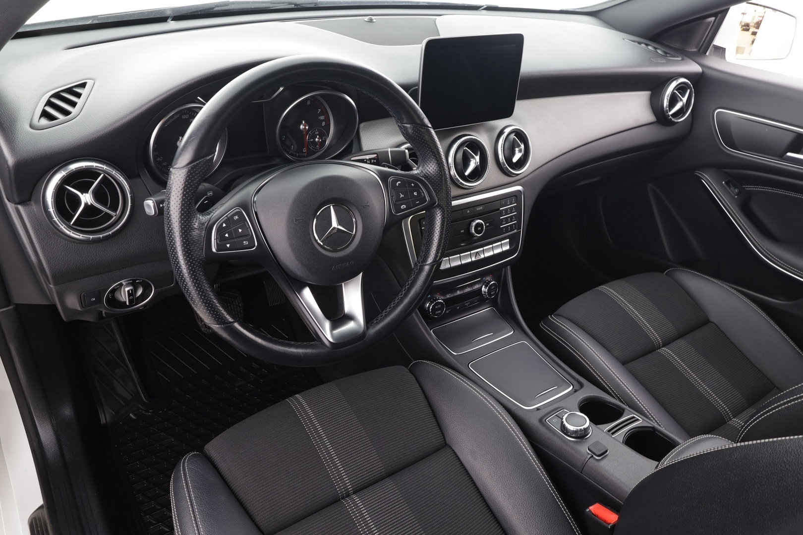 MERCEDES-BENZ CLA 2019