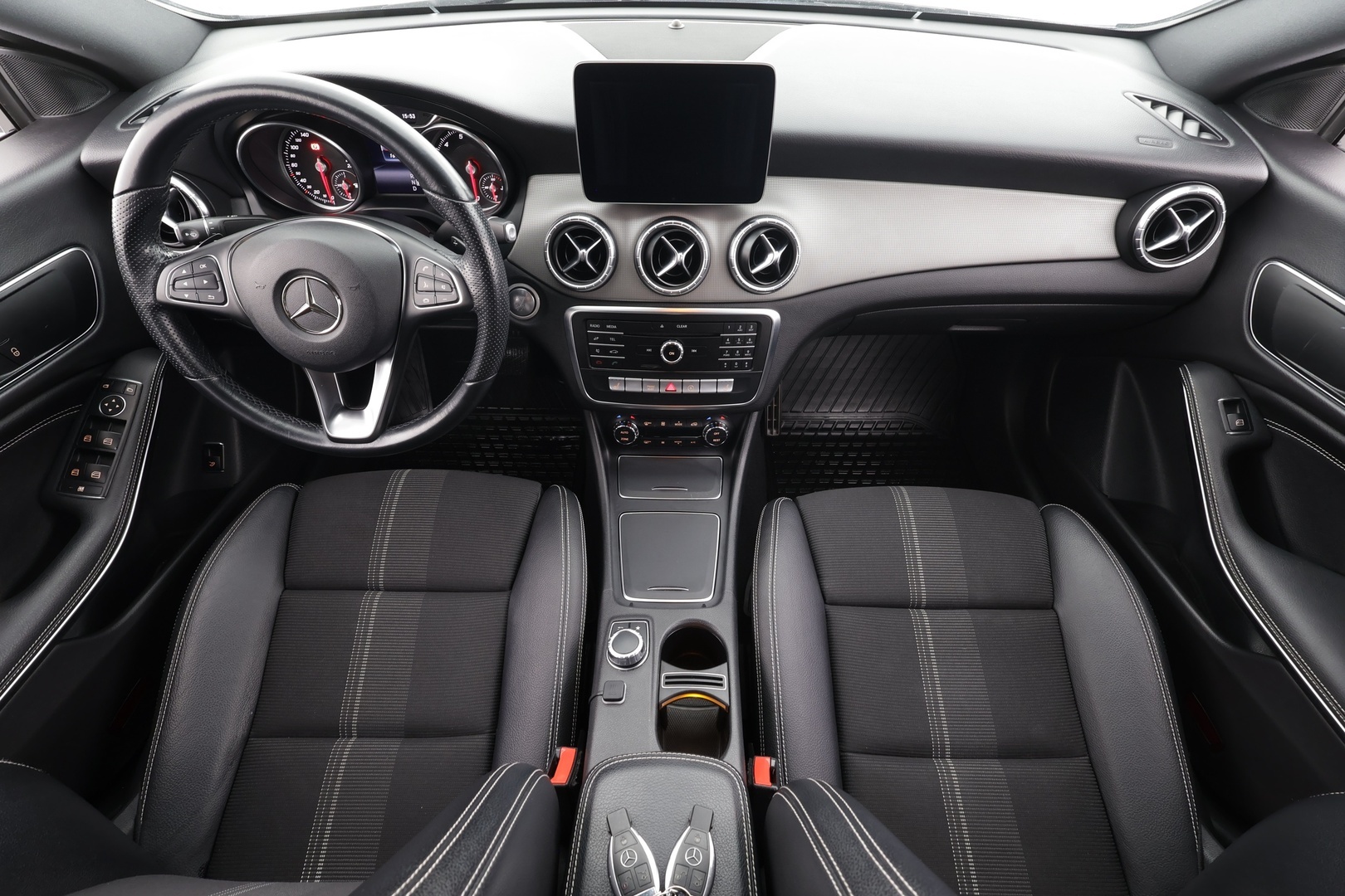 MERCEDES-BENZ CLA 2019