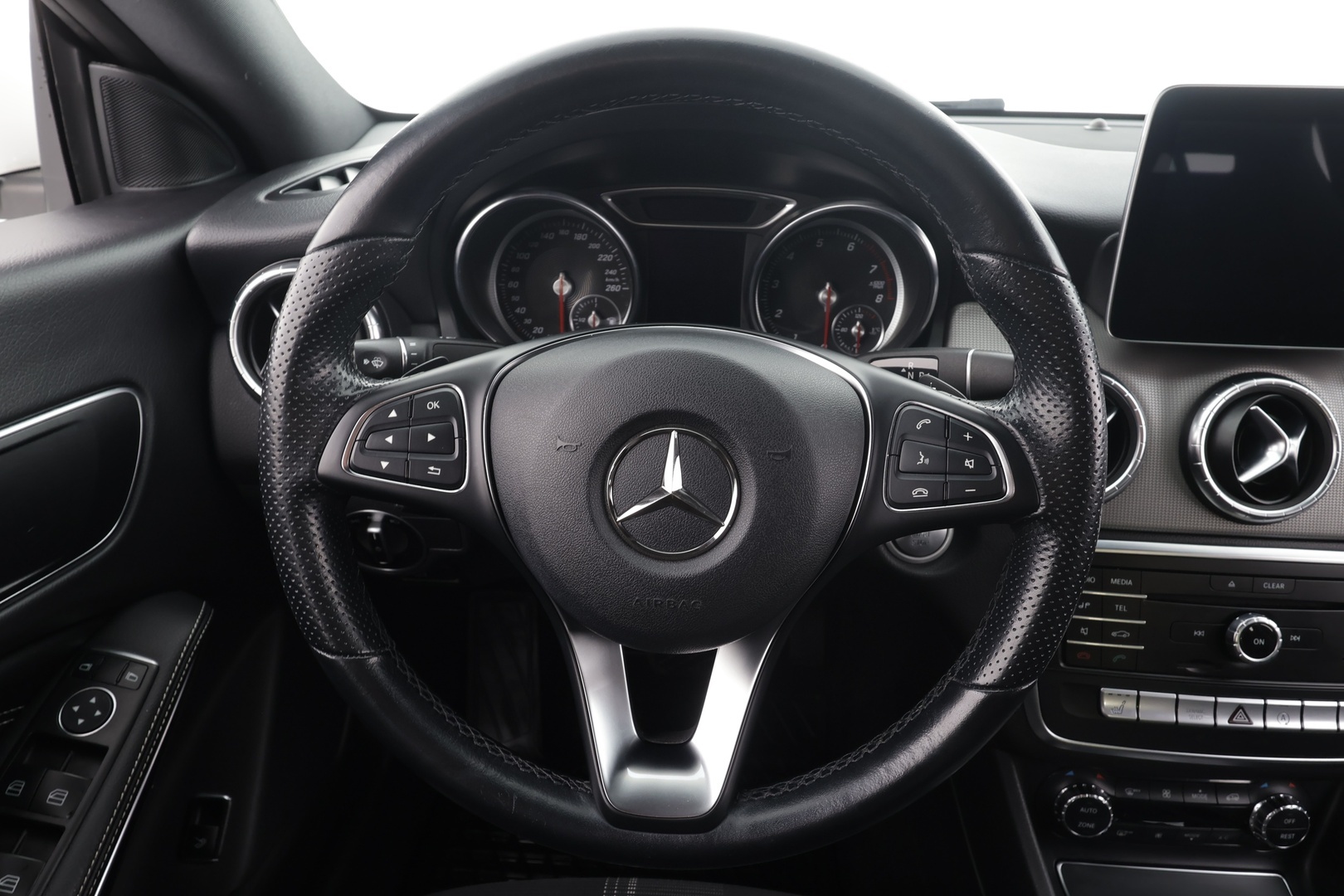 MERCEDES-BENZ CLA 2019