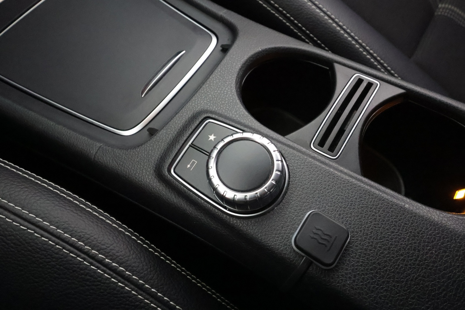 MERCEDES-BENZ CLA 2019