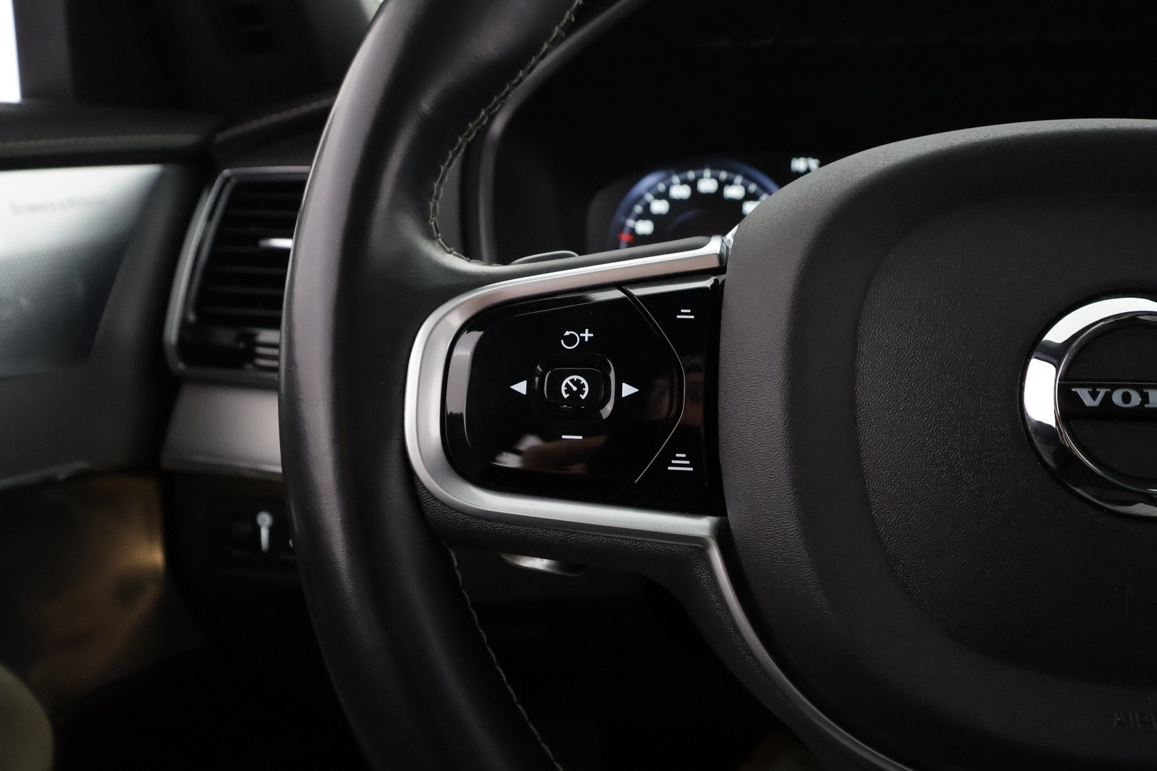 VOLVO XC90 2020