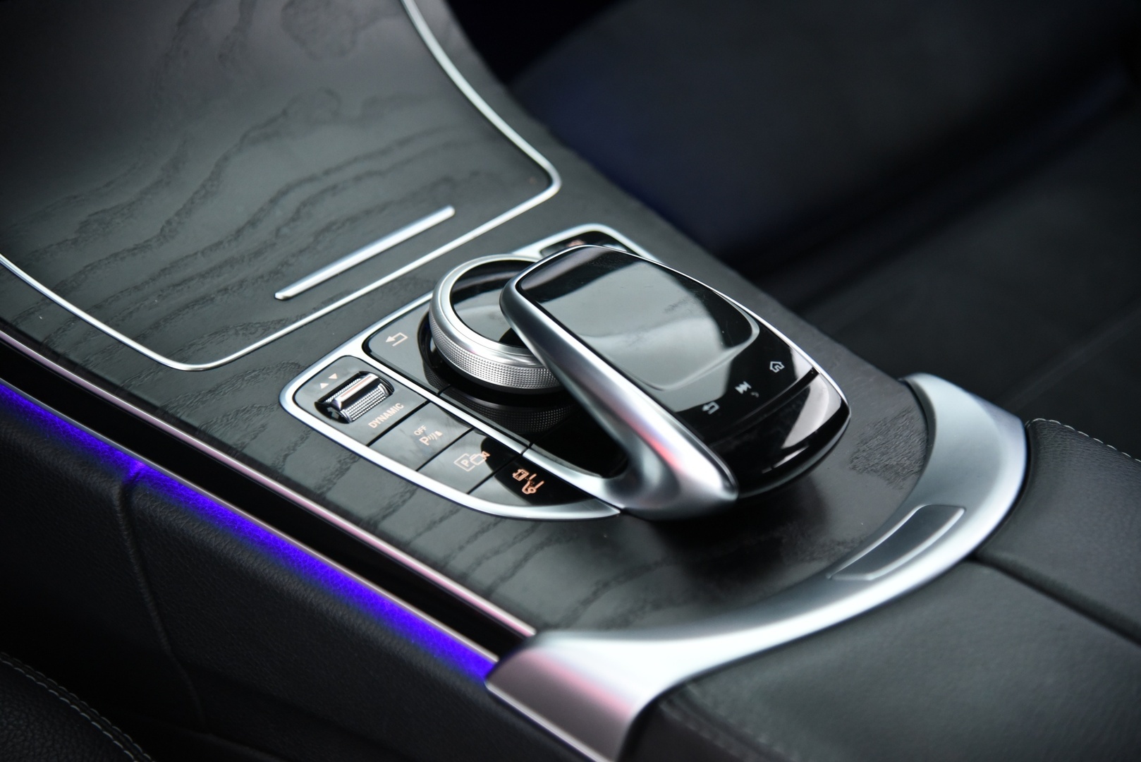 MERCEDES-BENZ C 2020