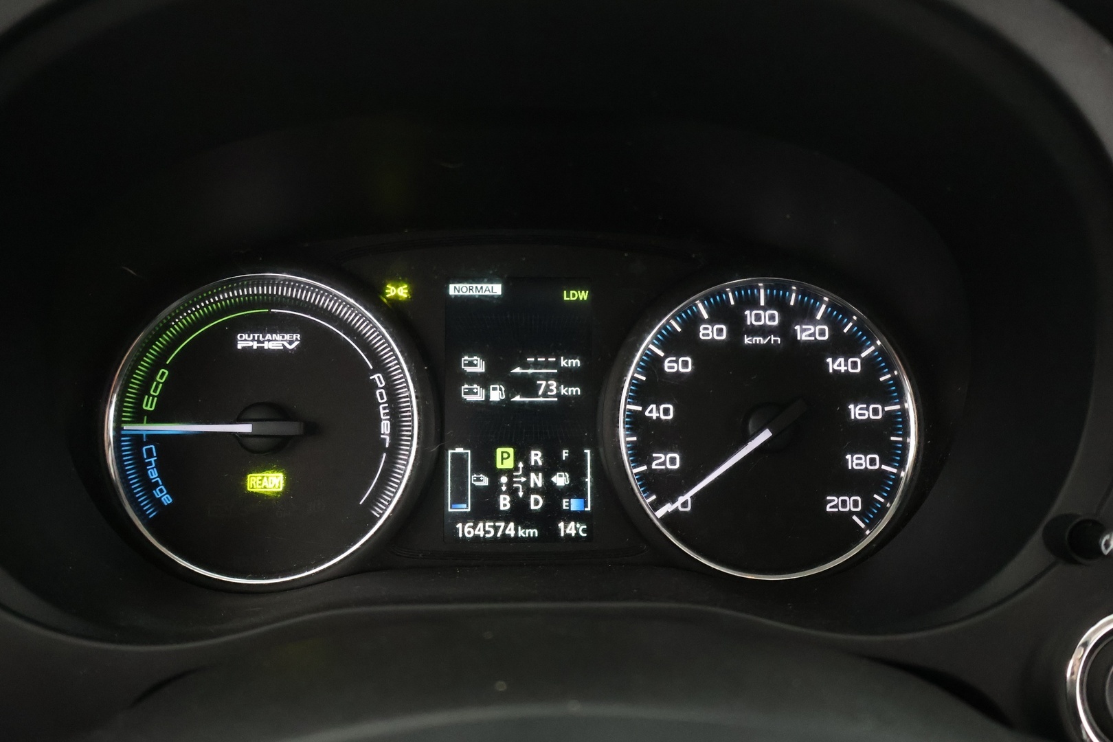 MITSUBISHI OUTLANDER PHEV 2015