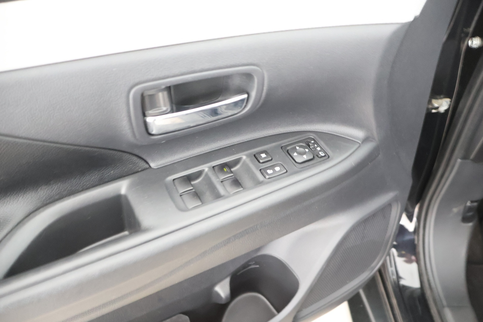 MITSUBISHI OUTLANDER PHEV 2015
