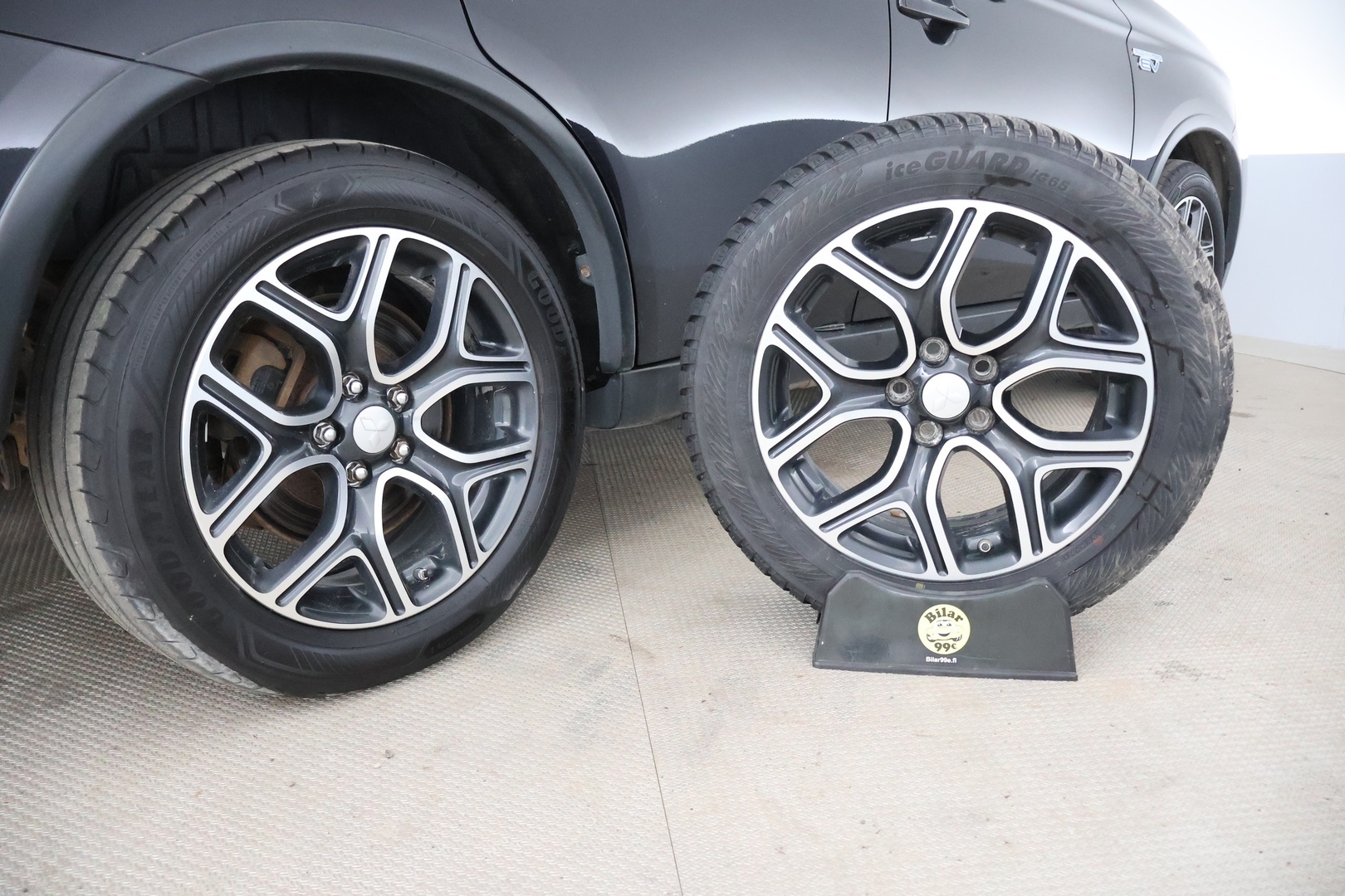 MITSUBISHI OUTLANDER PHEV 2015