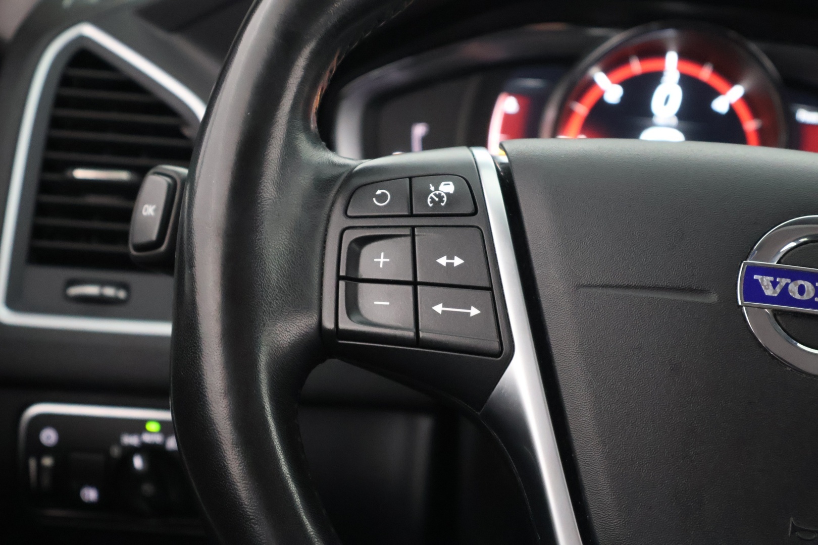 VOLVO XC60 2017