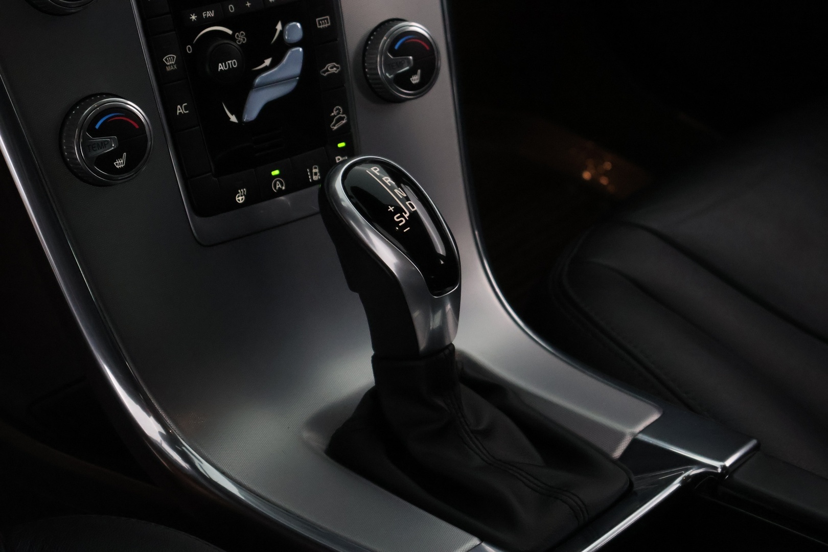 VOLVO XC60 2017