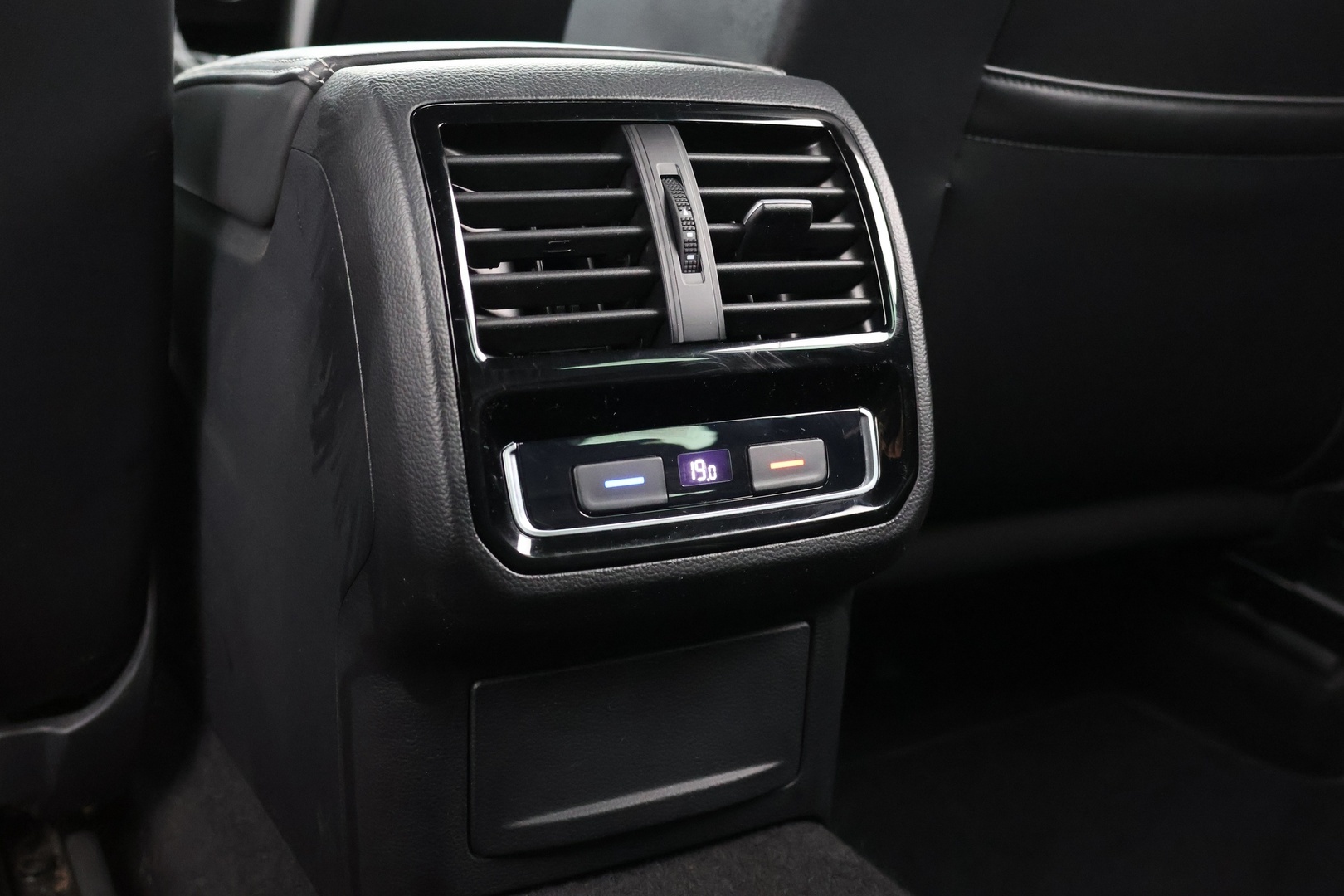 VOLKSWAGEN Passat 2020