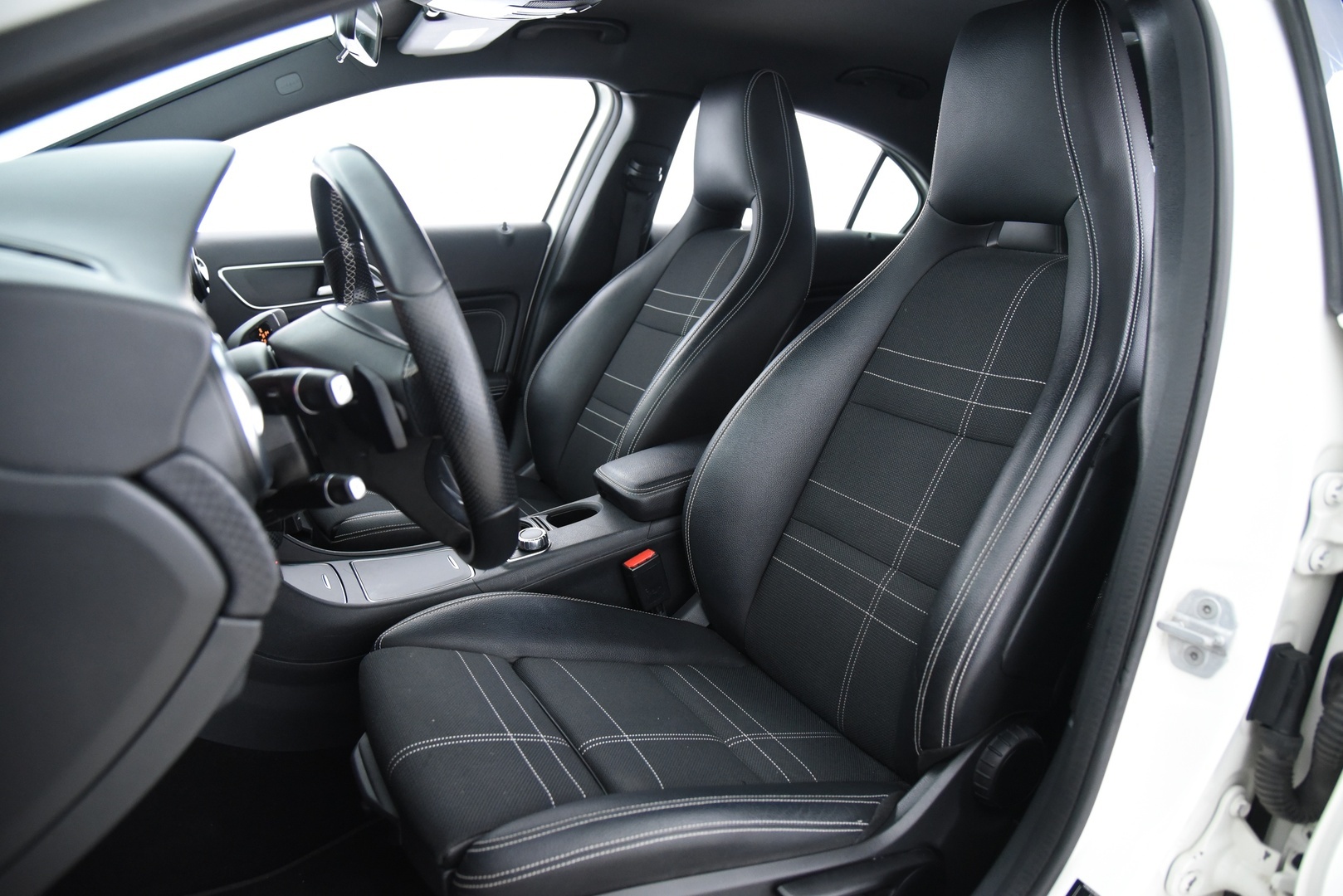 MERCEDES-BENZ A 2016