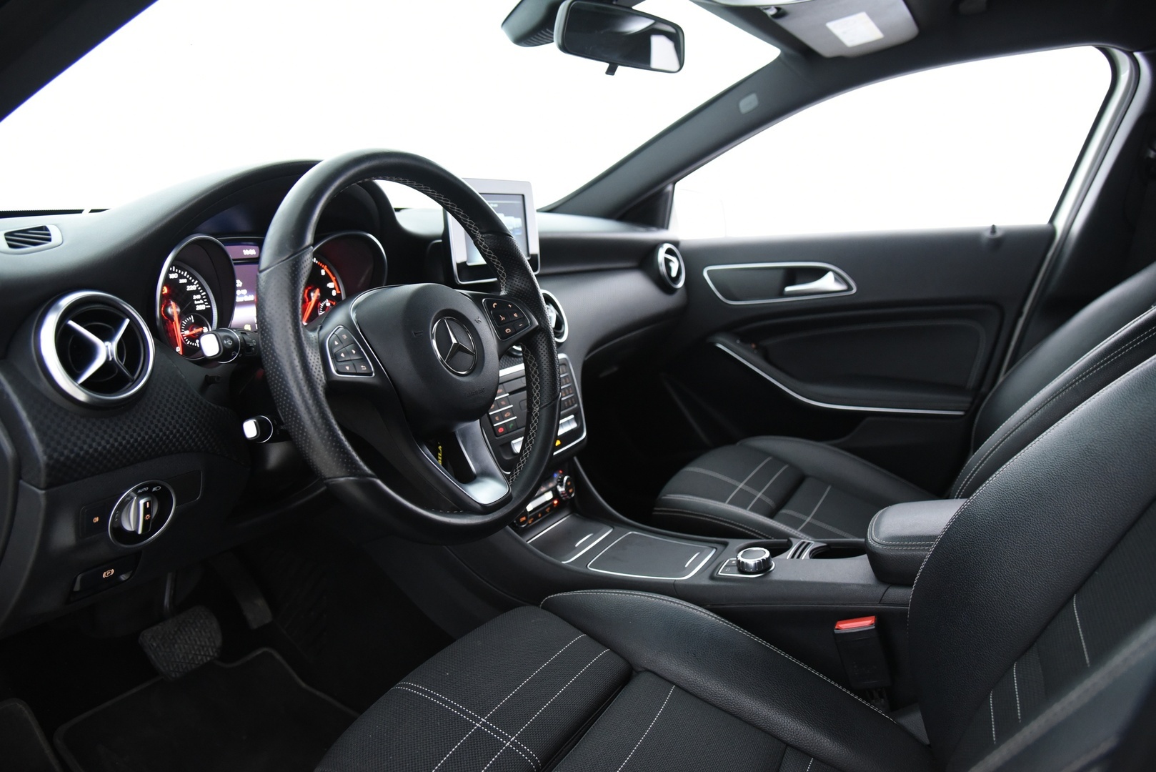 MERCEDES-BENZ A 2016