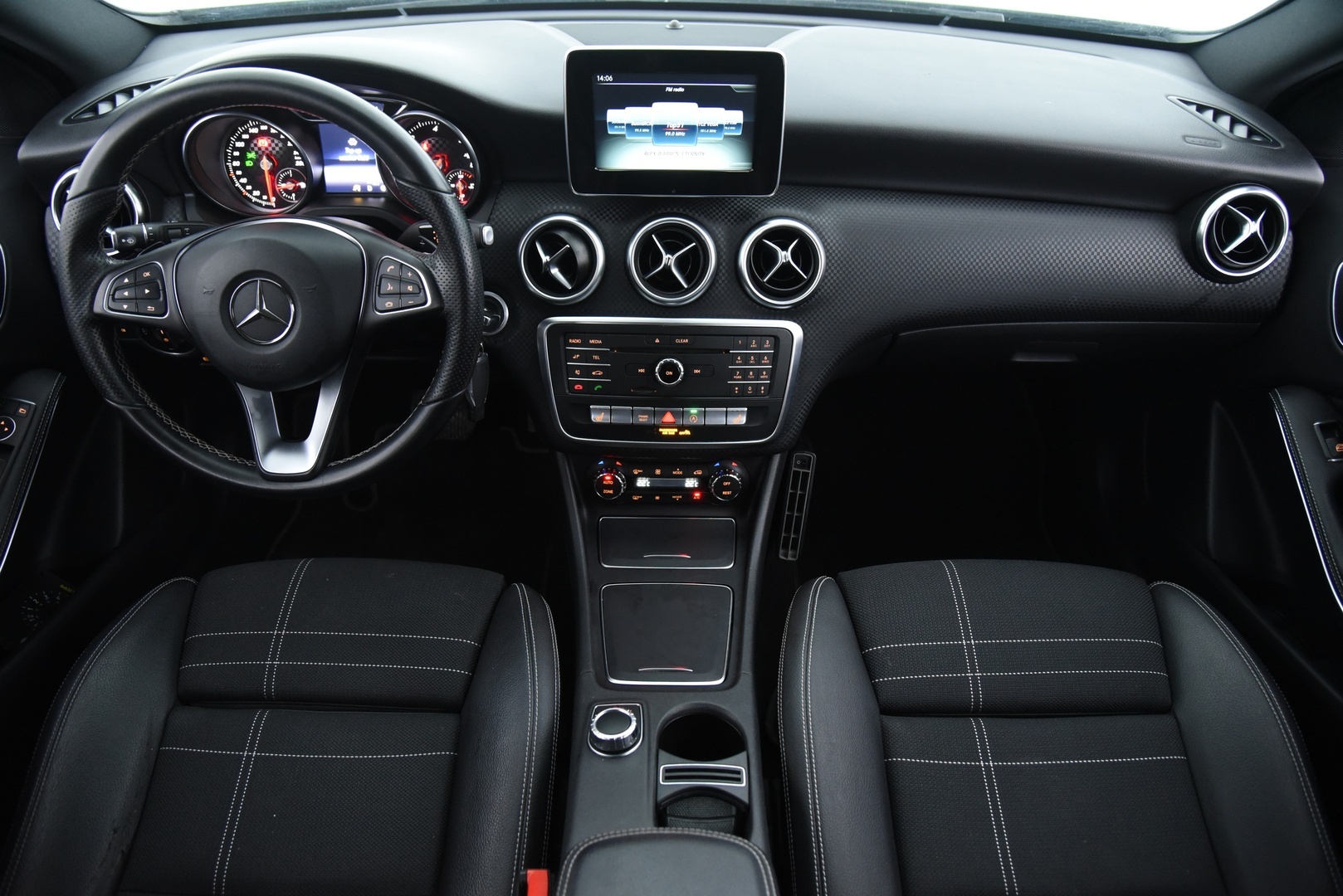 MERCEDES-BENZ A 2016