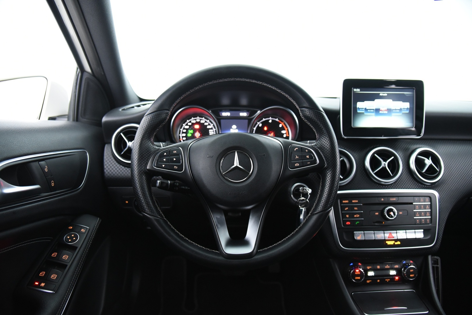MERCEDES-BENZ A 2016