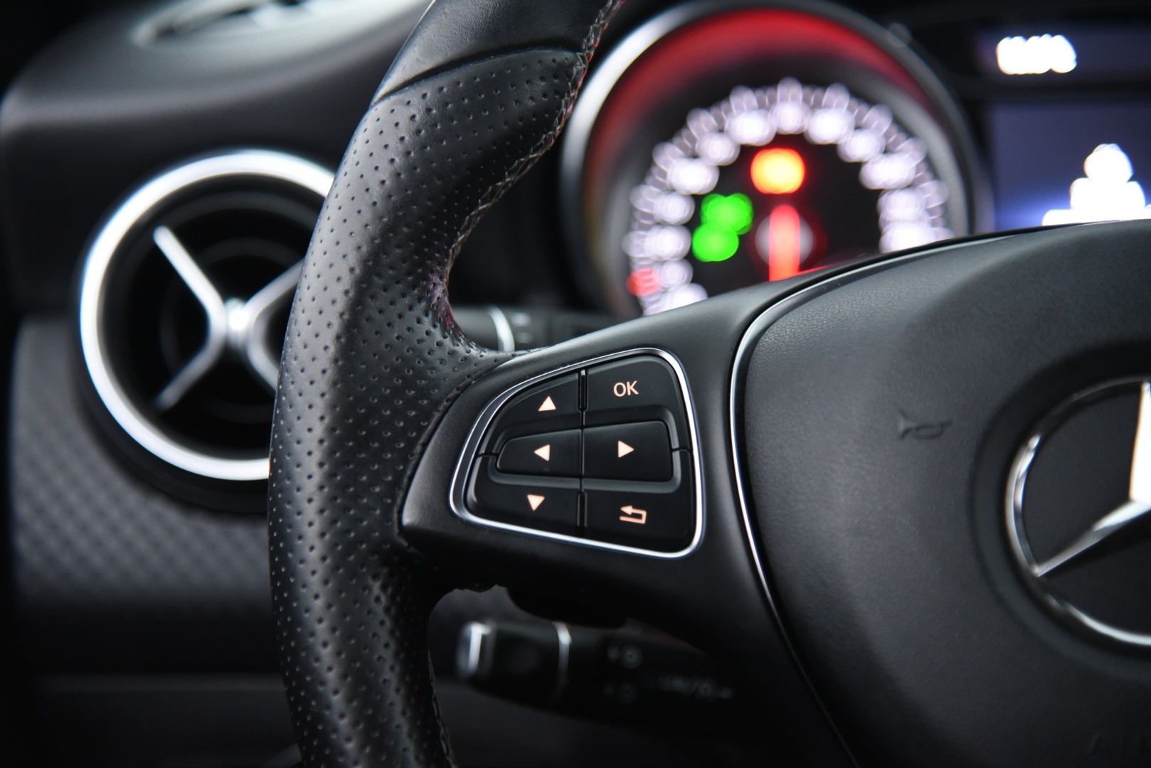 MERCEDES-BENZ A 2016