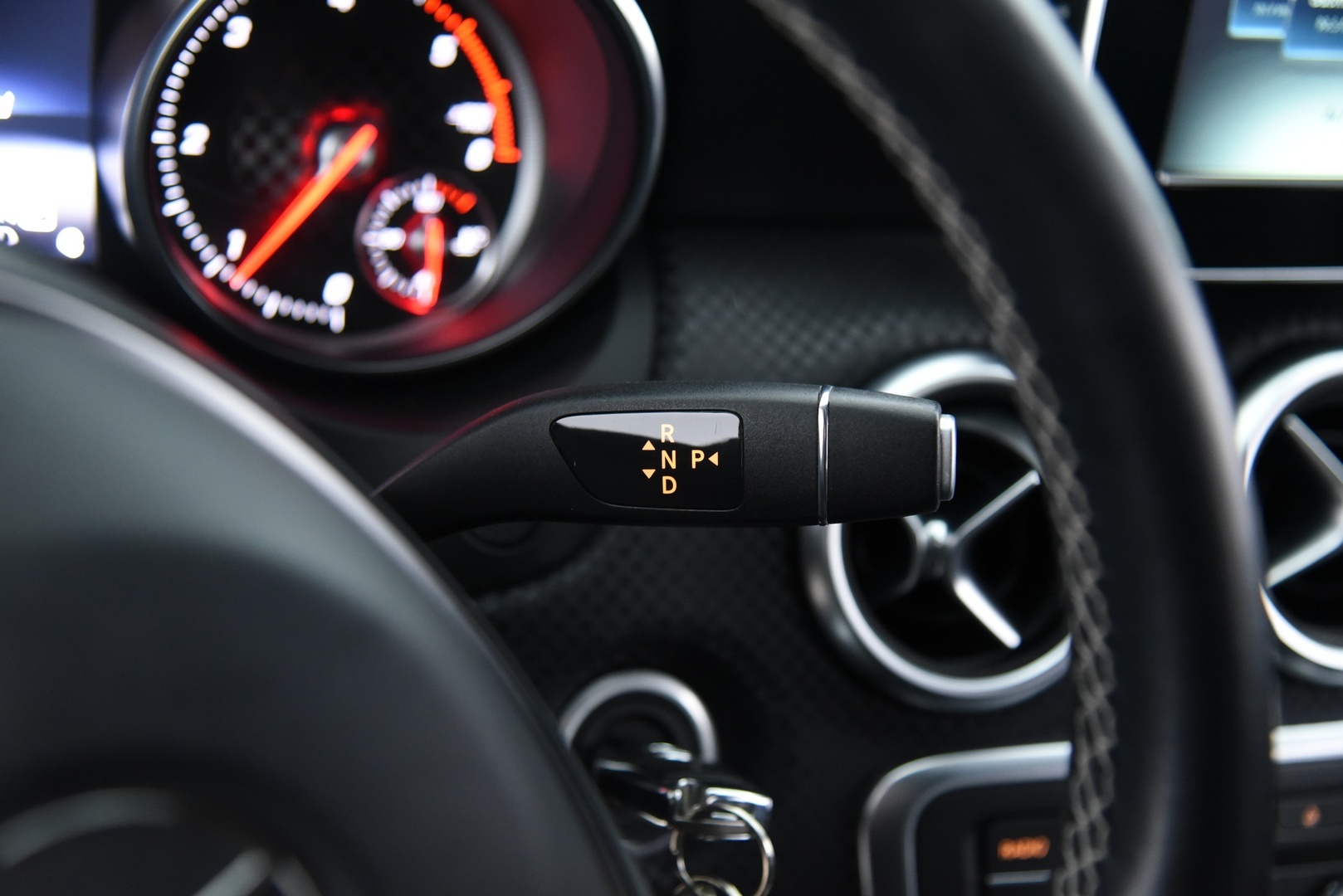 MERCEDES-BENZ A 2016