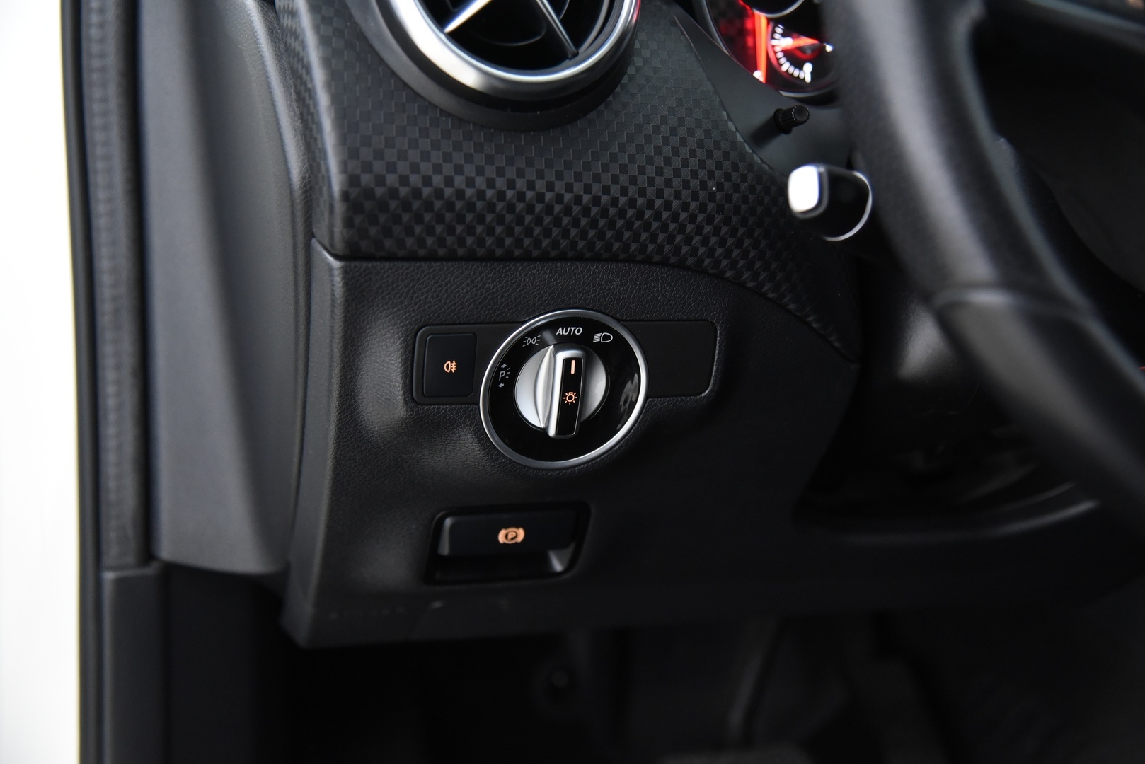 MERCEDES-BENZ A 2016