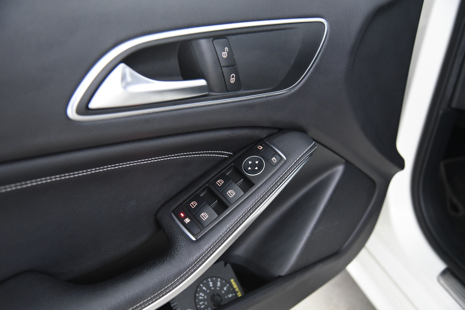 MERCEDES-BENZ A 2016