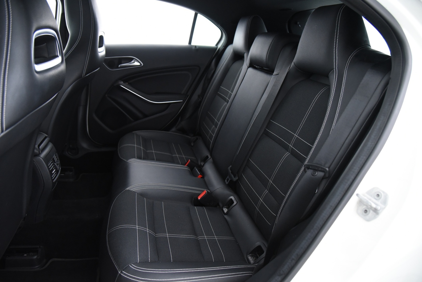 MERCEDES-BENZ A 2016