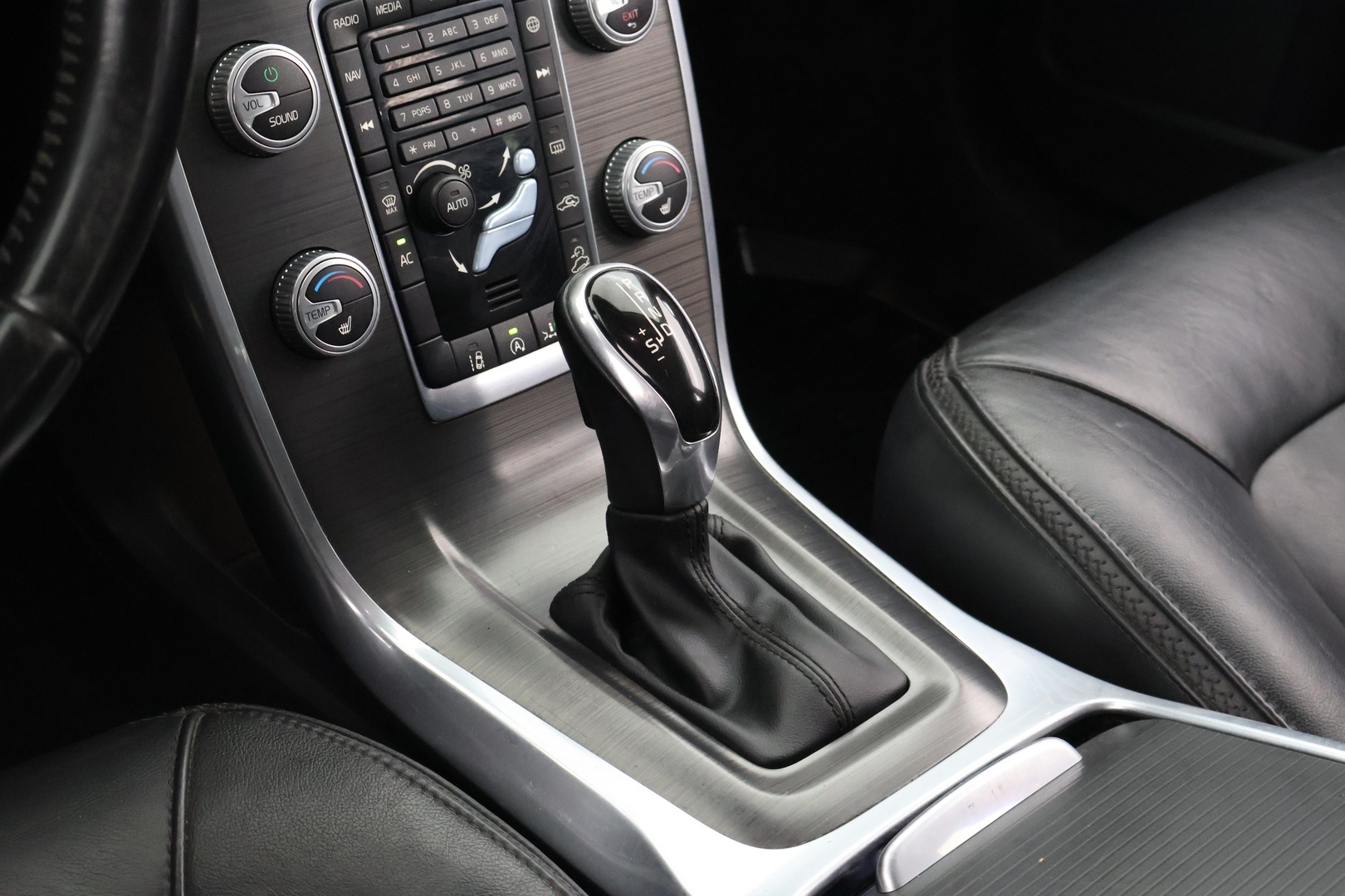 VOLVO XC70 2016