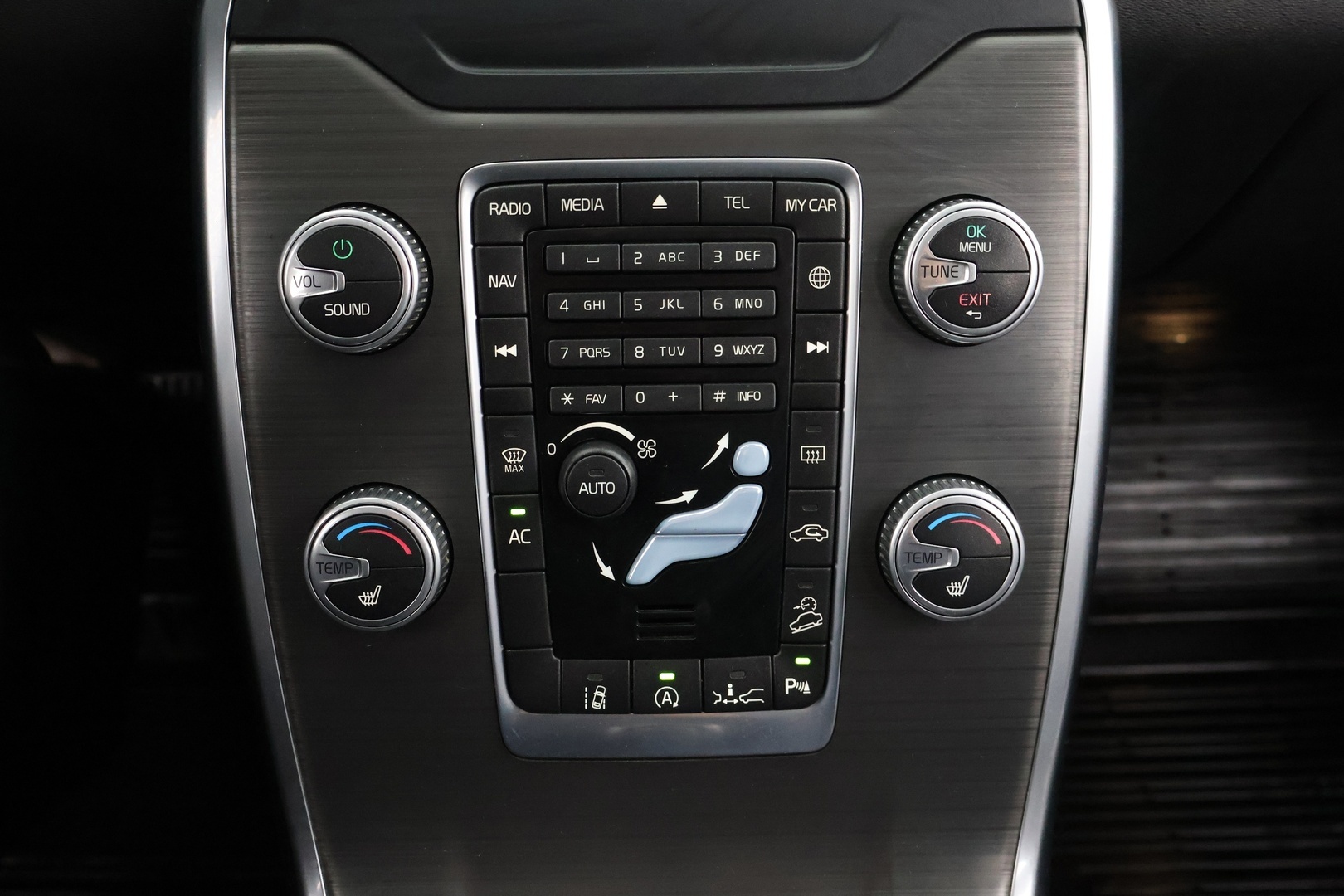 VOLVO XC70 2016