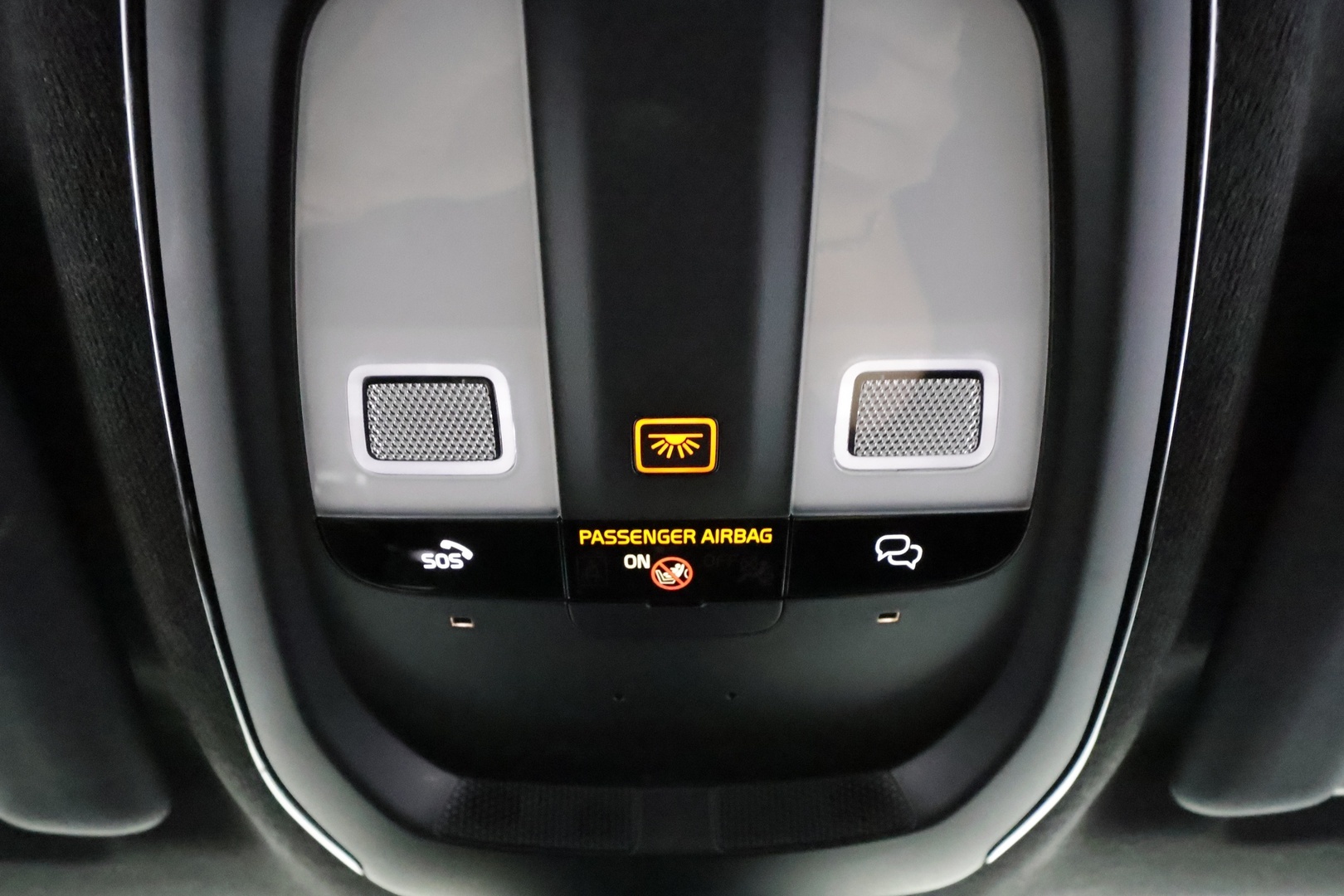 VOLVO C40 2023