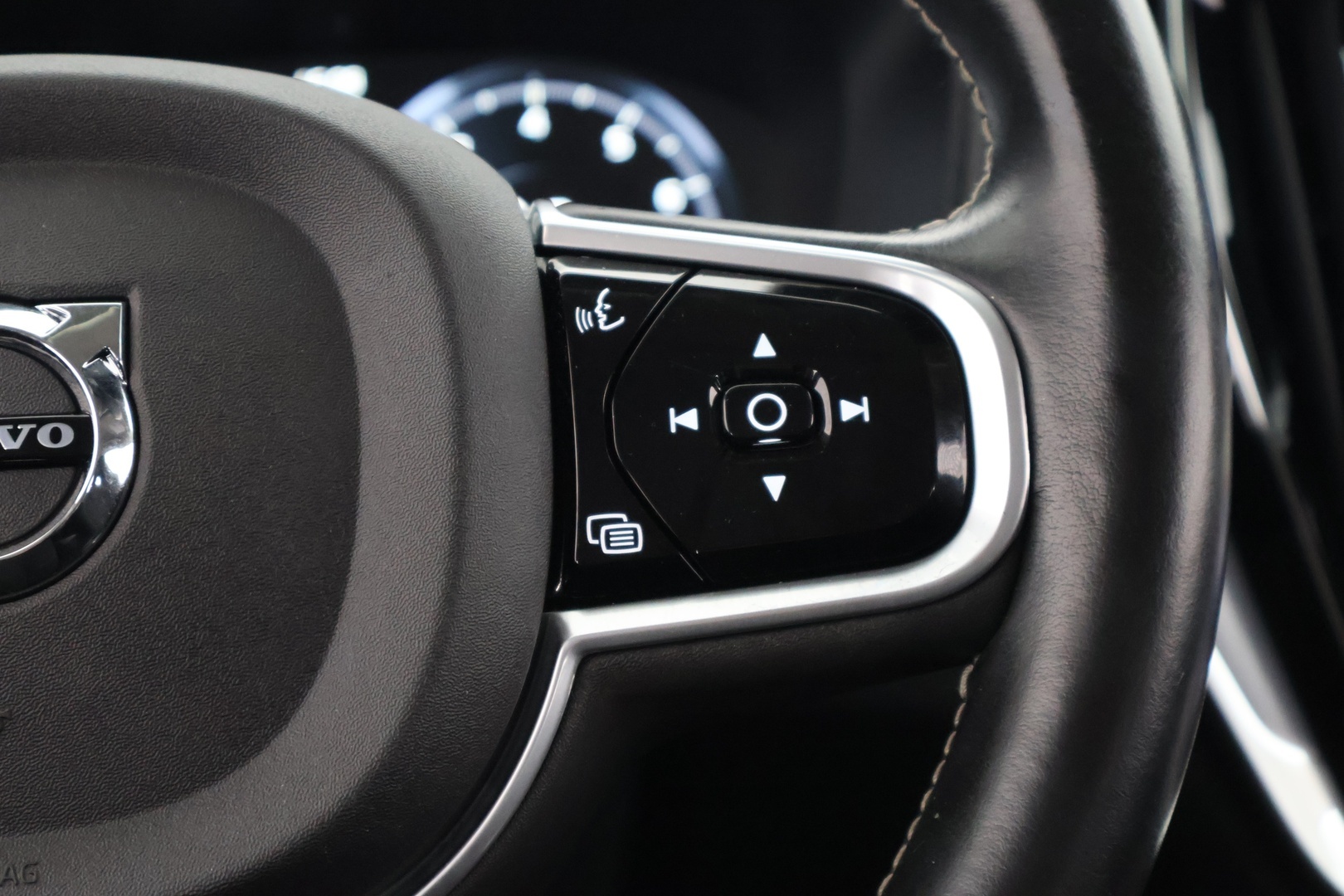 VOLVO V60 2020